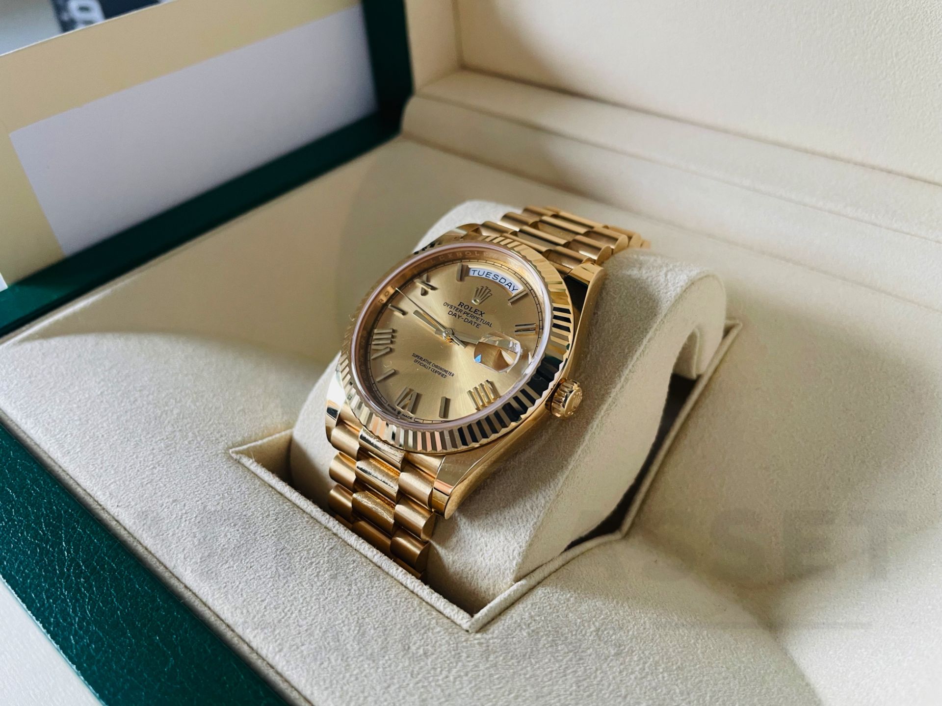 (On Sale) ROLEX DAY-DATE 40MM *18CT GOLD - ROMAN DIAL* (2022) *GENUINE TIMEPIECE* (BEAT THE WAIT) - Image 16 of 19