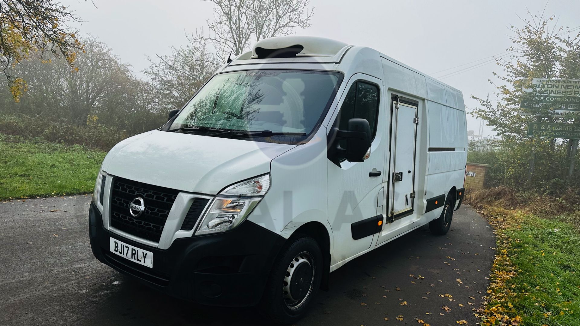 (ON SALE) NISSAN NV400 *LWB - REFRIGERATED VAN* (2017 - EURO 6) 2.3 DCI (3500 KG) *1 OWNER FROM NEW* - Image 5 of 40