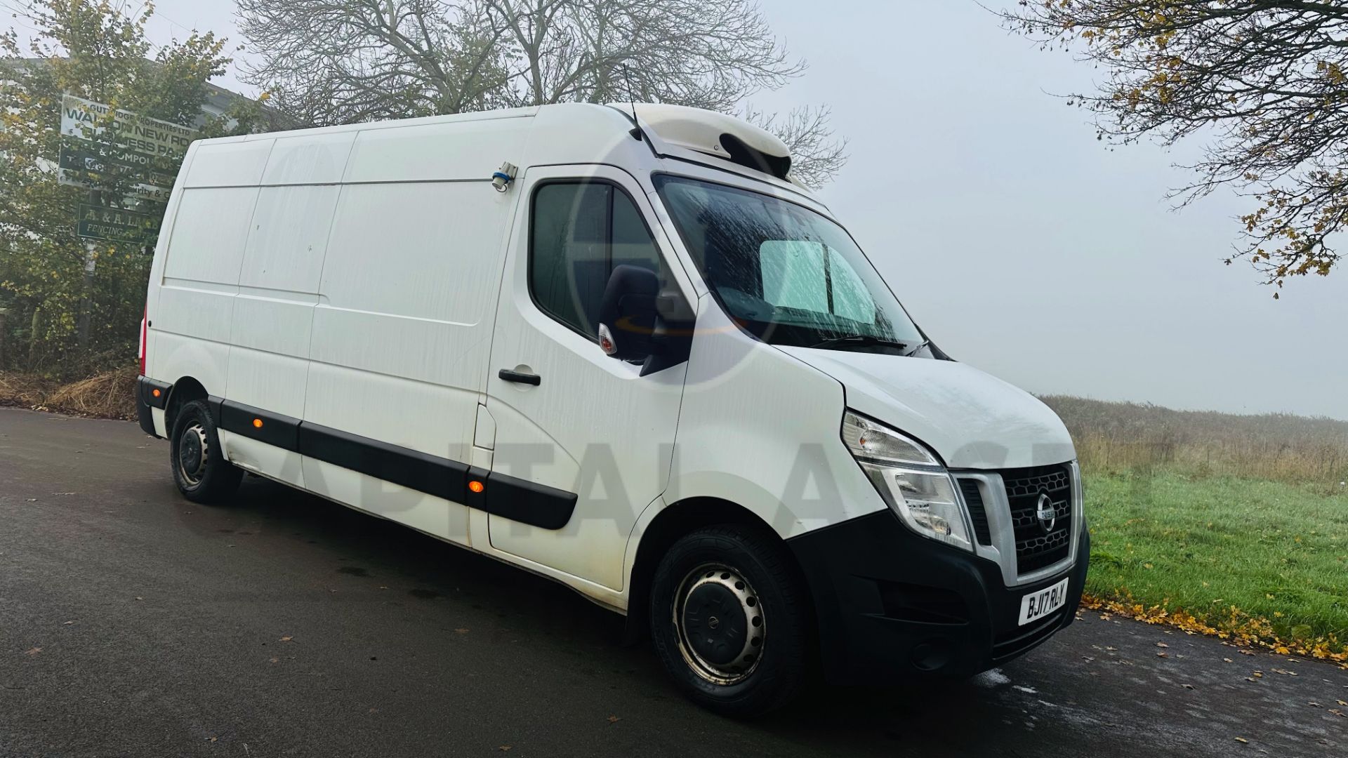 (ON SALE) NISSAN NV400 *LWB - REFRIGERATED VAN* (2017 - EURO 6) 2.3 DCI (3500 KG) *1 OWNER FROM NEW* - Image 3 of 40