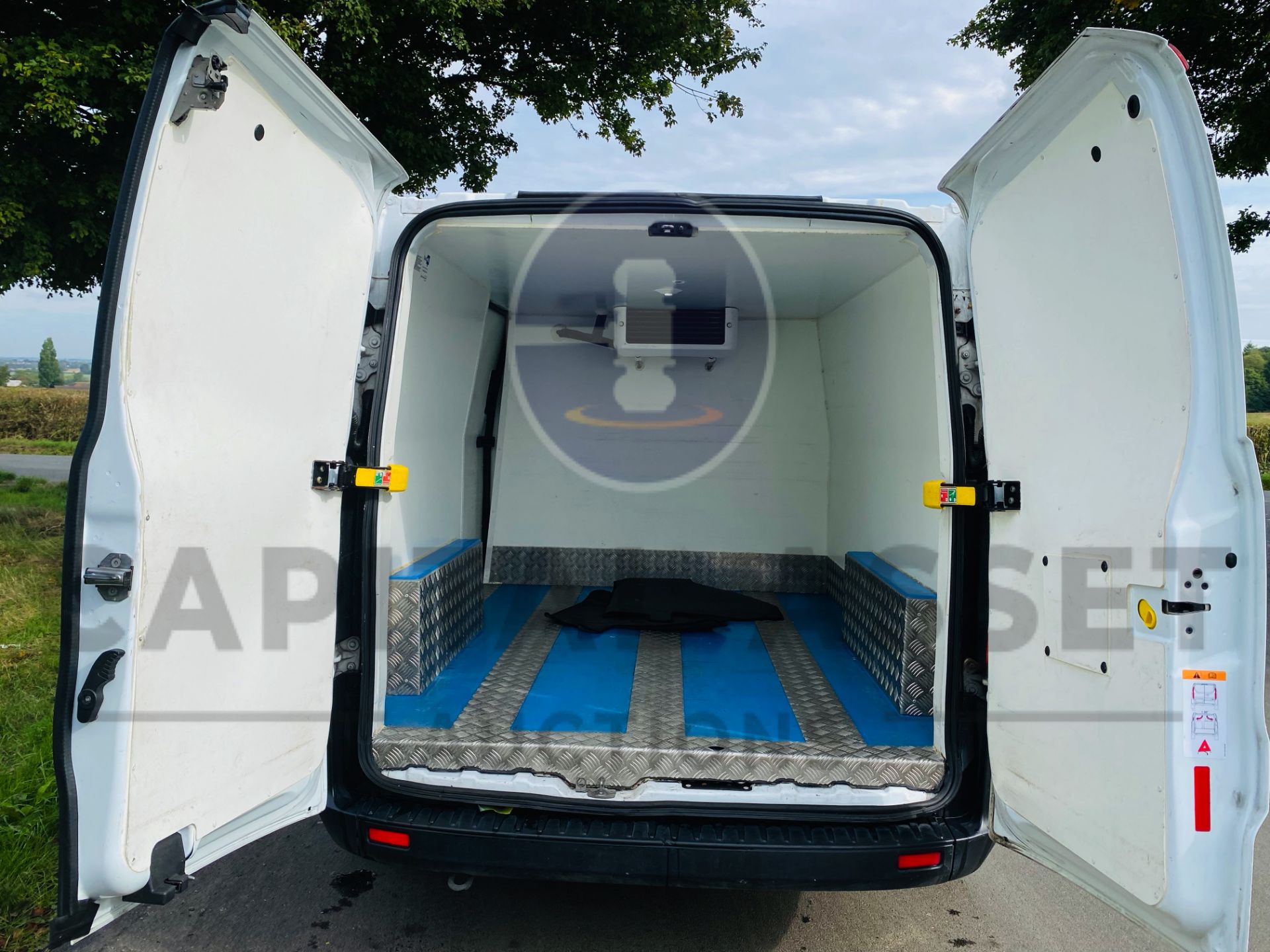 FORD TRANSIT CUSTOM *GAH REFRIGERATED VAN* (2019 - EURO 6) 2.0 TDCI - 6 SPEED (1 OWNER FROM NEW) - Image 24 of 38