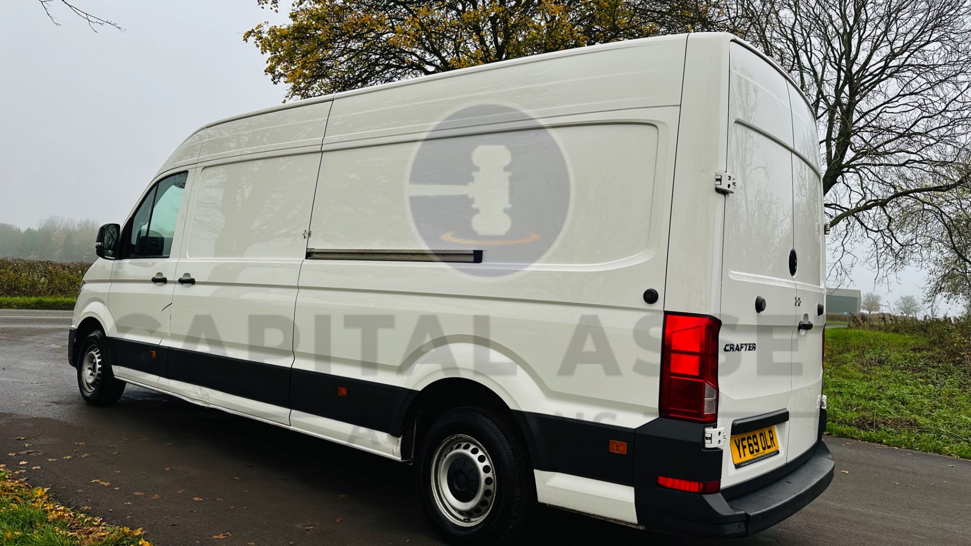 VOLKSWAGEN CRAFTER *TRENDLINE* LWB HI-ROOF (2020 -EURO 6) 2.0 TDI -1 40 BHP- 6 SPEED *A/C* (3500 KG) - Image 9 of 39