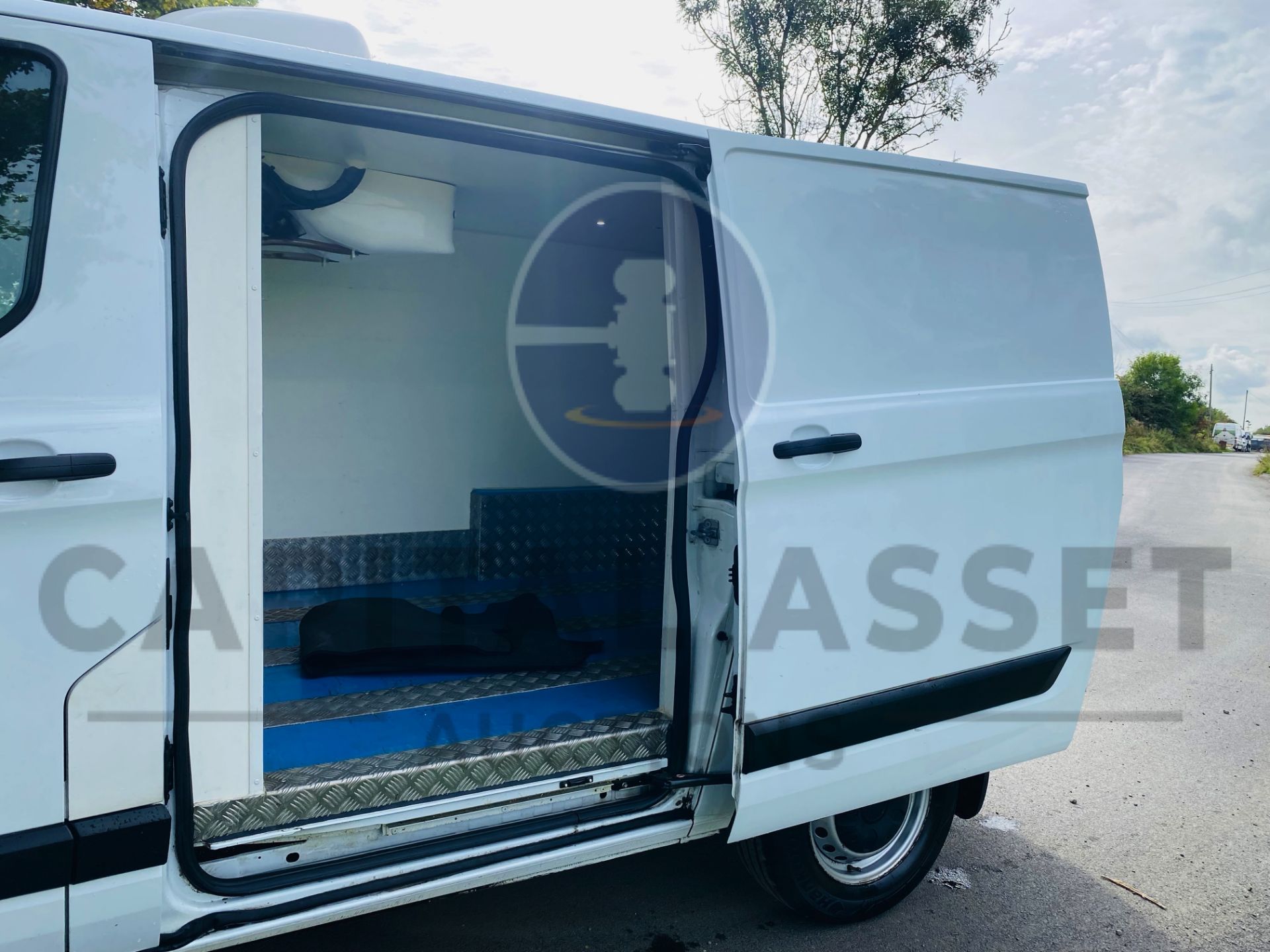 FORD TRANSIT CUSTOM *GAH REFRIGERATED VAN* (2019 - EURO 6) 2.0 TDCI - 6 SPEED (1 OWNER FROM NEW) - Image 23 of 38