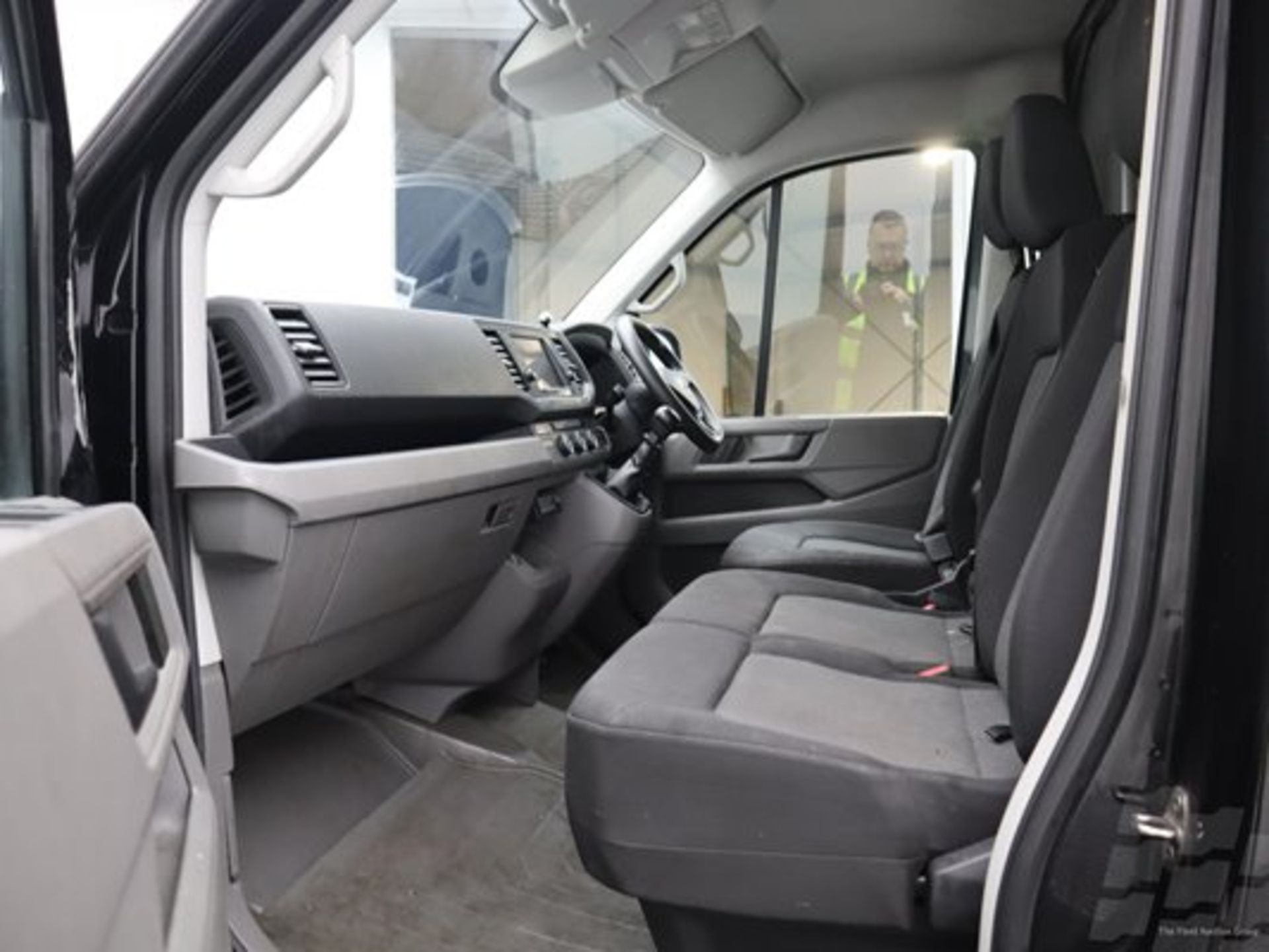 (On Sale) VOLKSWAGEN CRAFTER *MWB - REFRIGERATED VAN* (2018 - EURO 6) 2.0 TDI - 6 SPEED (3500 KG) - Image 10 of 13