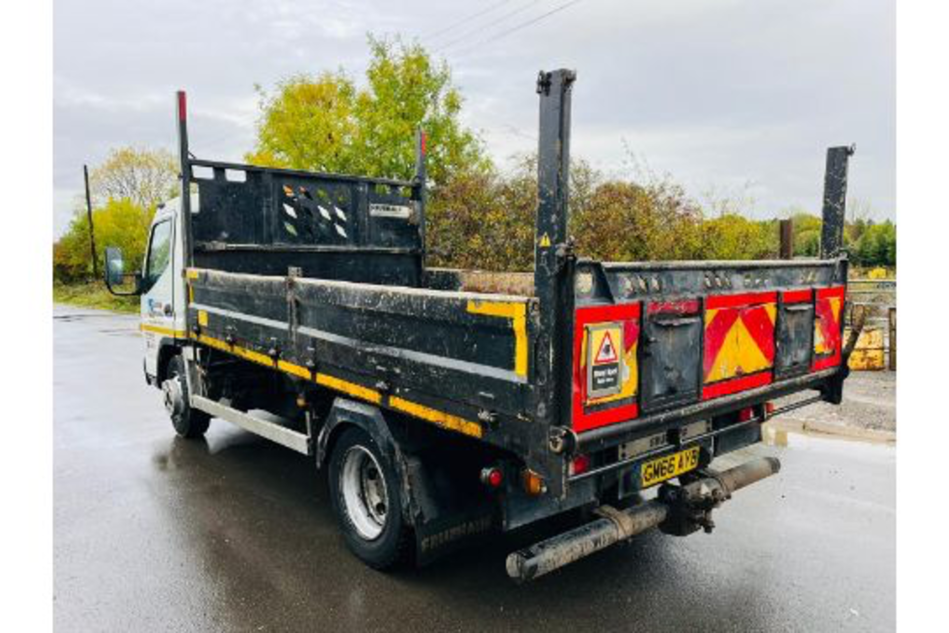 MITSUBISHI FUSO 7C15 7.5 TONNE TIPPER (2017 REG) EURO 6 - LOW MILES - 1 OWNER - MANUAL GEARBOX - FSH - Image 4 of 12