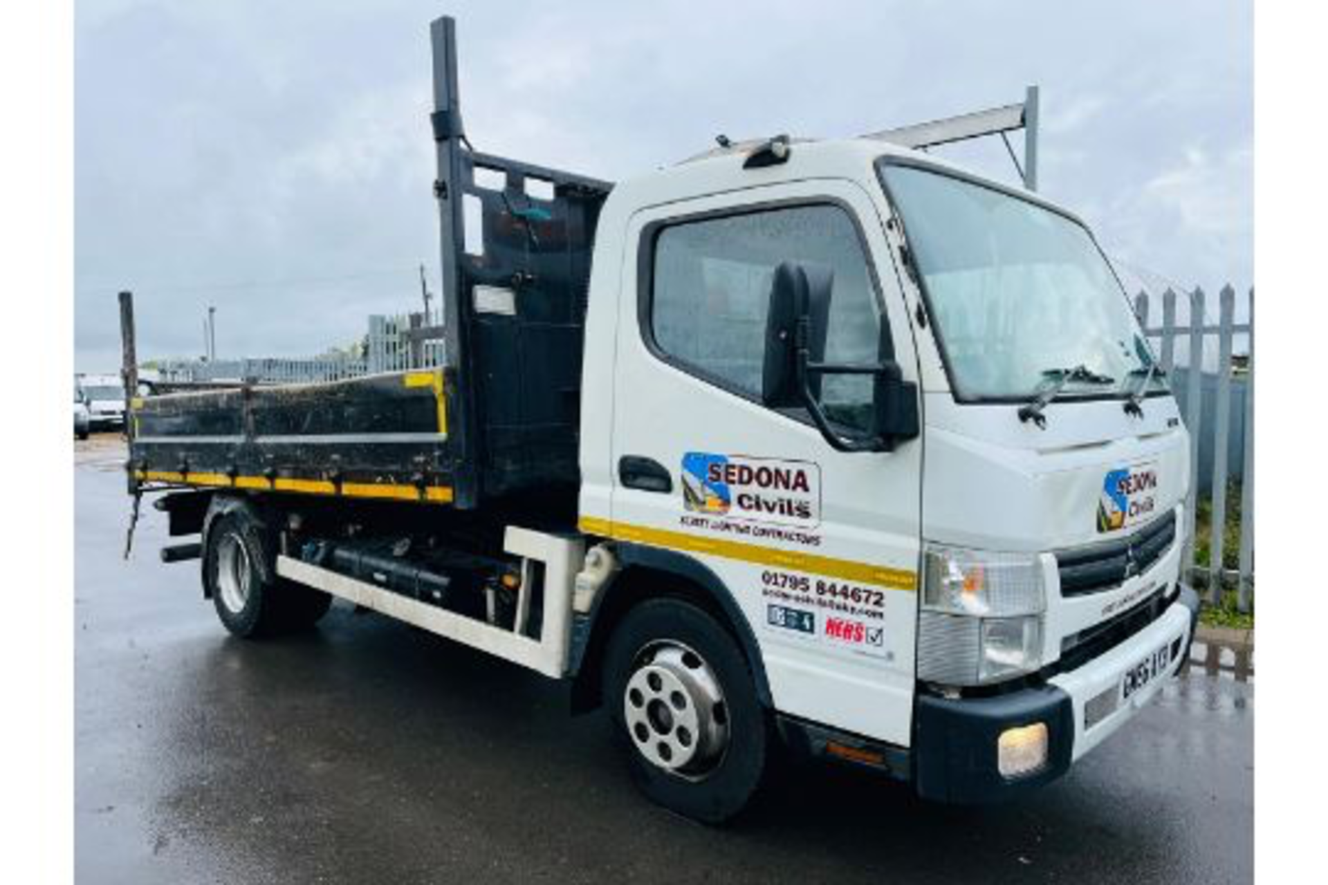 MITSUBISHI FUSO 7C15 7.5 TONNE TIPPER (2017 REG) EURO 6 - LOW MILES - 1 OWNER - MANUAL GEARBOX - FSH - Image 3 of 12