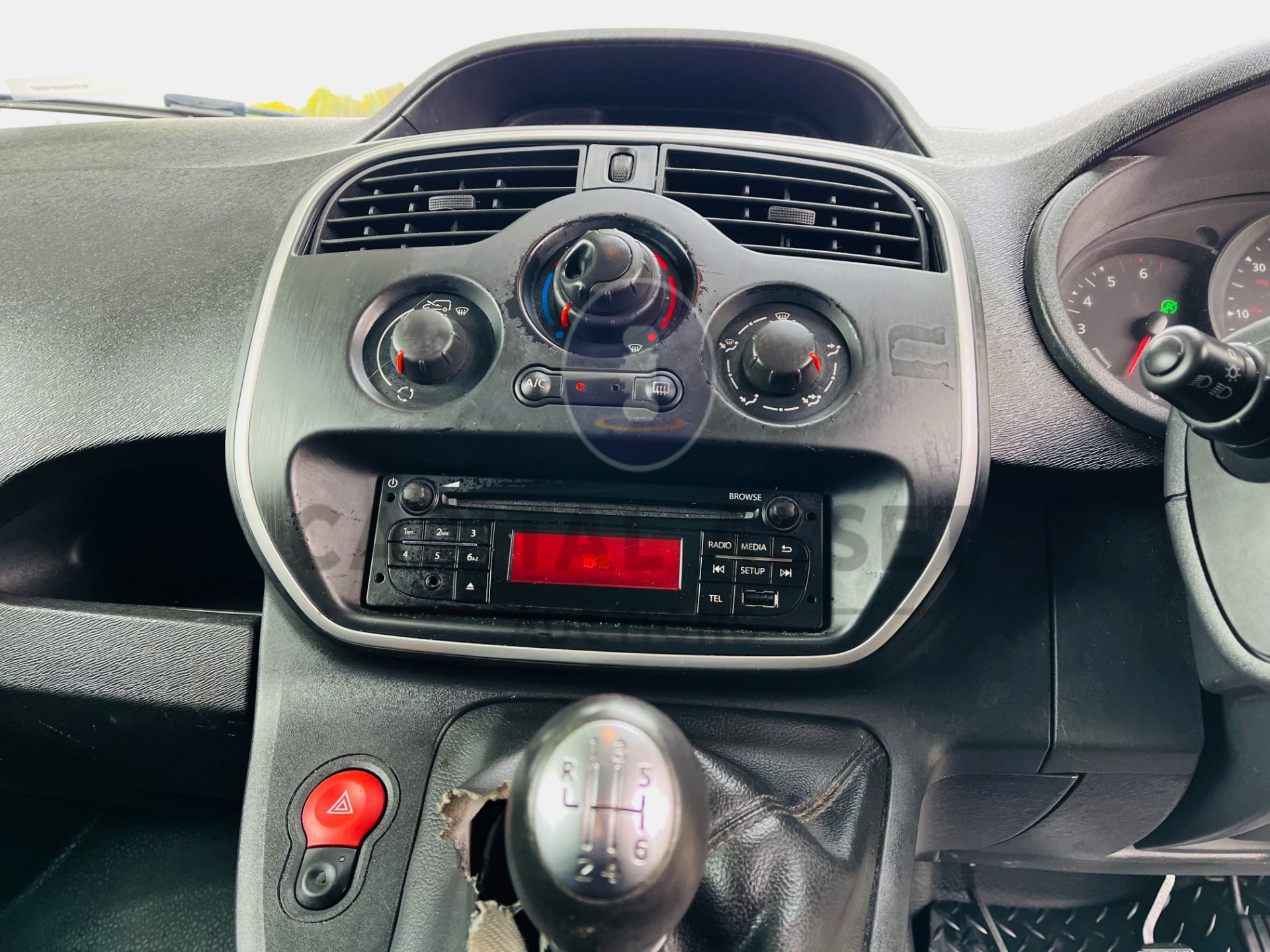 RENAULT KANGOO 1.5DCI "BUSINESS EDITION" (2018) EURO 6 - 6 SPEED - AIR CON - STOP / START -ELEC PACK - Image 17 of 22