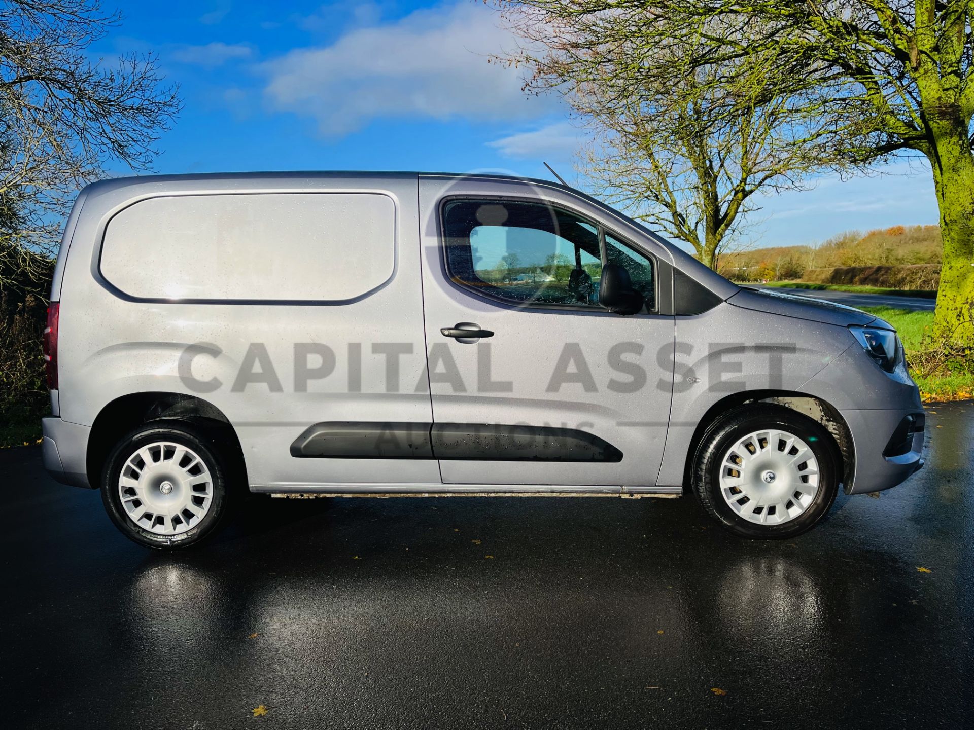 (ON SALE) VAUXHALL COMBO 2300 "SPORTIVE" 1 OWNER (19 REG - NEW SHAPE) EURO 6 - AIR CON - - Image 12 of 24