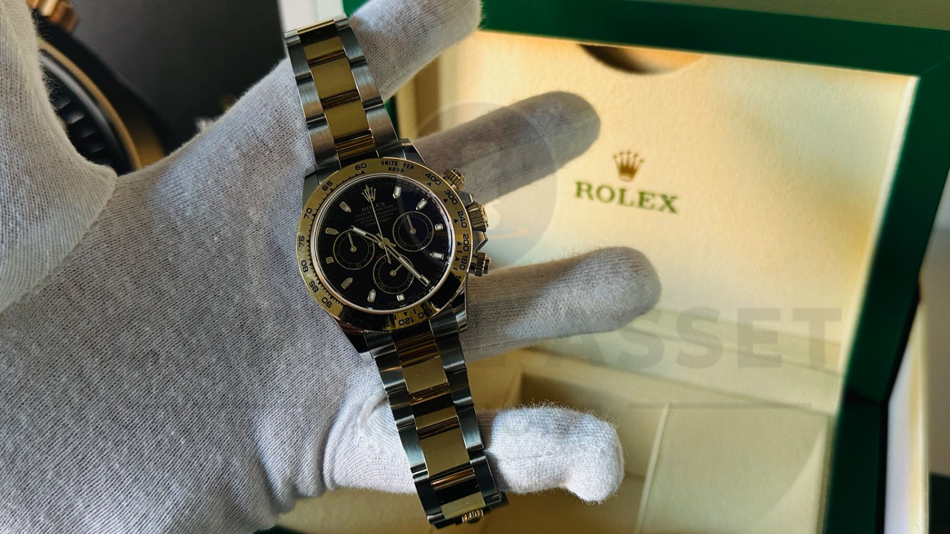 (On Sale) ROLEX COSMOGRAPH DAYTONA *18ct GOLD & OYSTER STEEL* (NOVEMBER 2022 MODEL) *BEAT THE WAIT* - Image 20 of 25