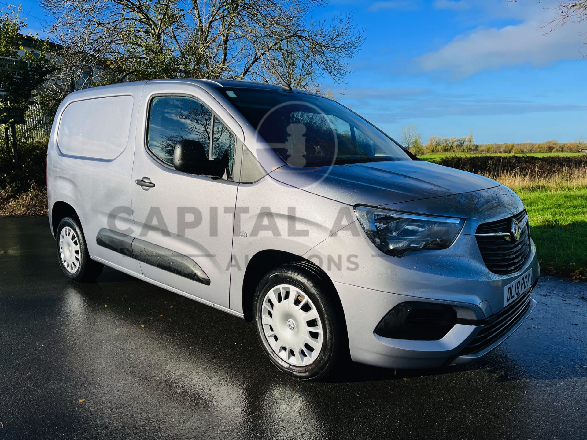 (ON SALE) VAUXHALL COMBO 2300 "SPORTIVE" 1 OWNER (19 REG - NEW SHAPE) EURO 6 - AIR CON - - Image 2 of 24