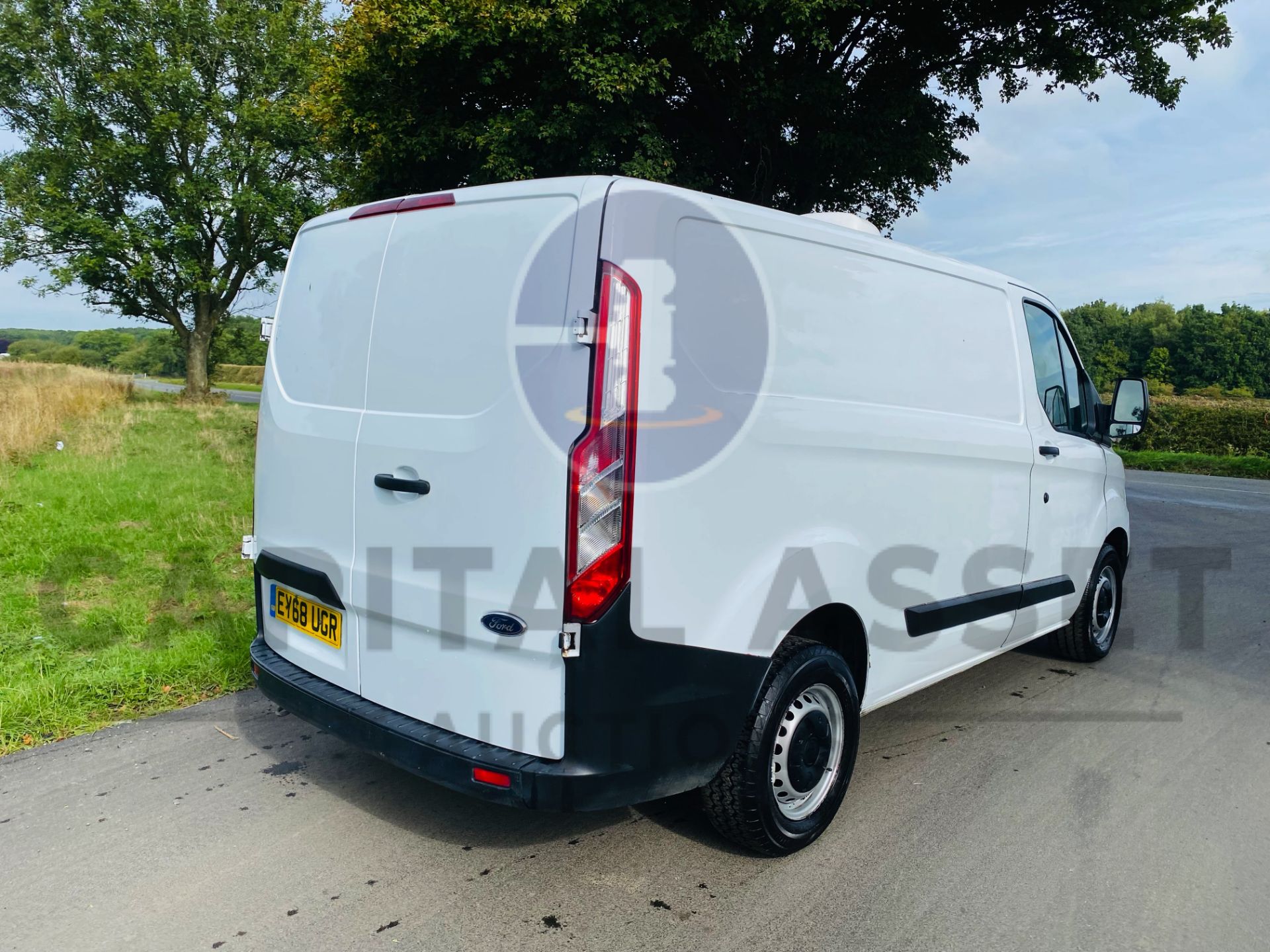 (ON SALE) FORD TRANSIT CUSTOM *GAH REFRIGERATED VAN* (2019 - EURO 6) 2.0 TDCI - 6 SPEED (1 OWNER) - Image 8 of 38