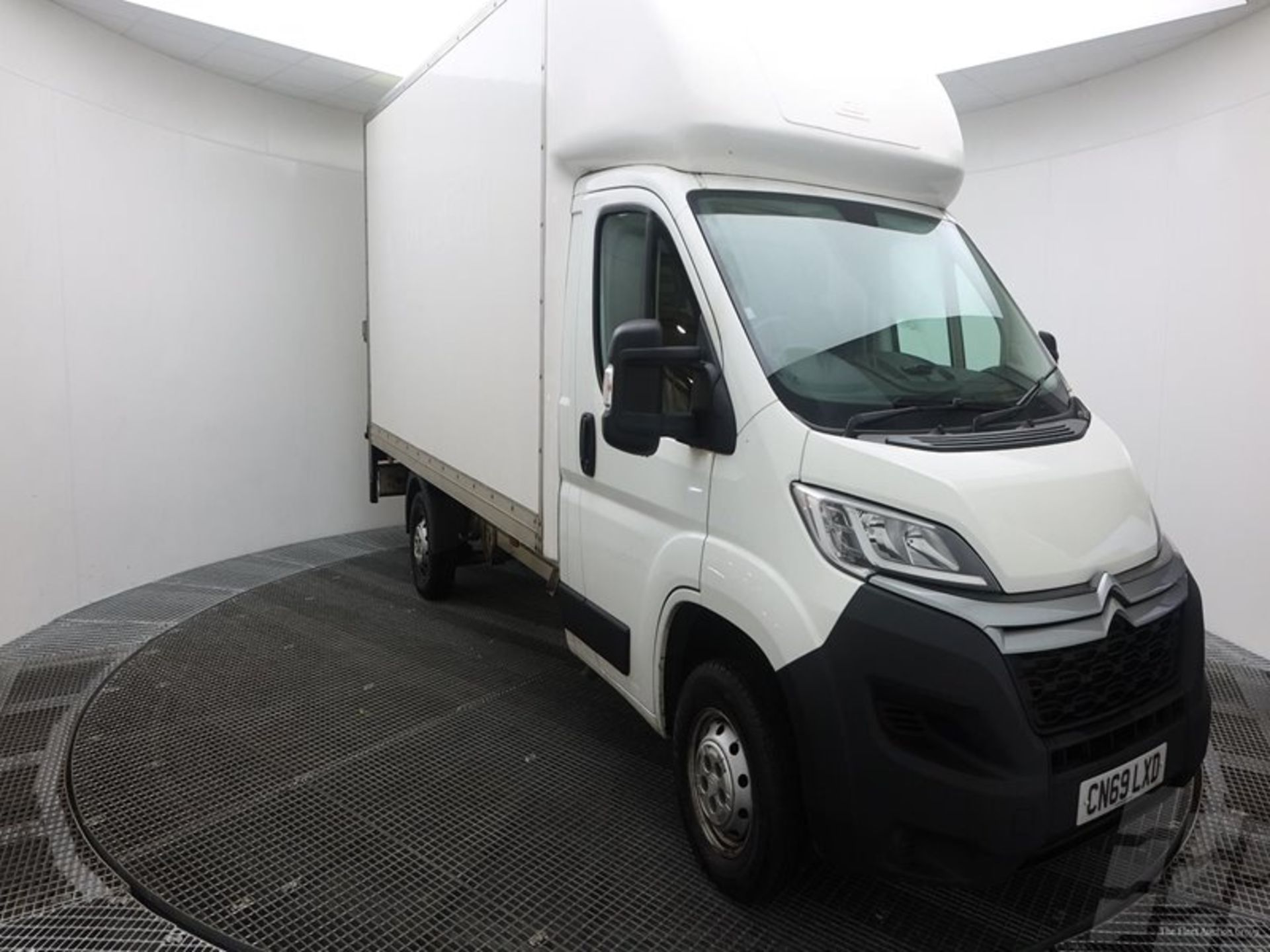 CITROEN RELAY 2.0HDI"160"LONG WHEEL BASE LUTON BOX VAN WITH ELECTRIC TAIL-LIFT -2020 MODEL -1 OWNER - Image 3 of 10