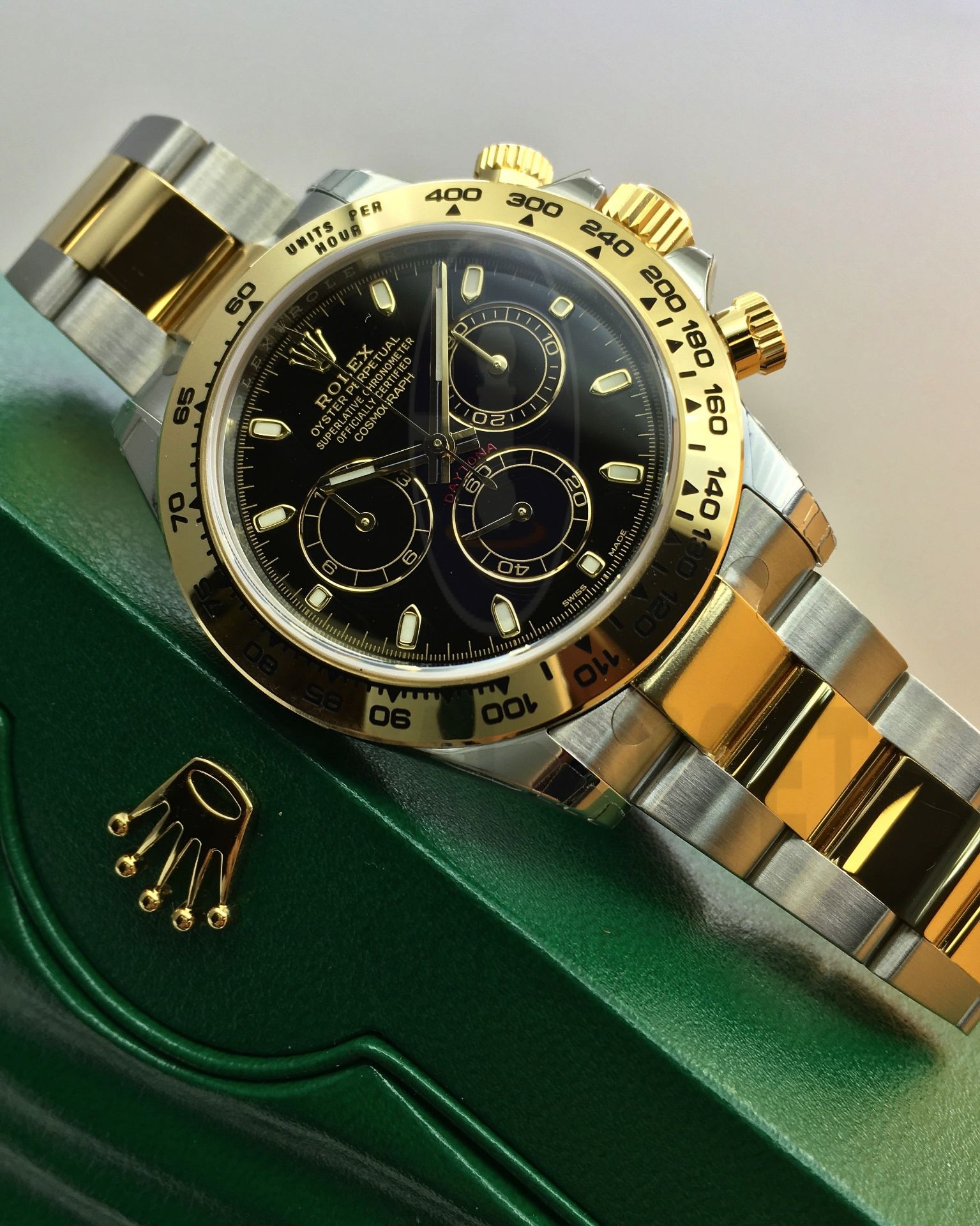 (On Sale) ROLEX COSMOGRAPH DAYTONA *18ct GOLD & OYSTER STEEL* (NOVEMBER 2022 MODEL) *BEAT THE WAIT* - Image 4 of 25