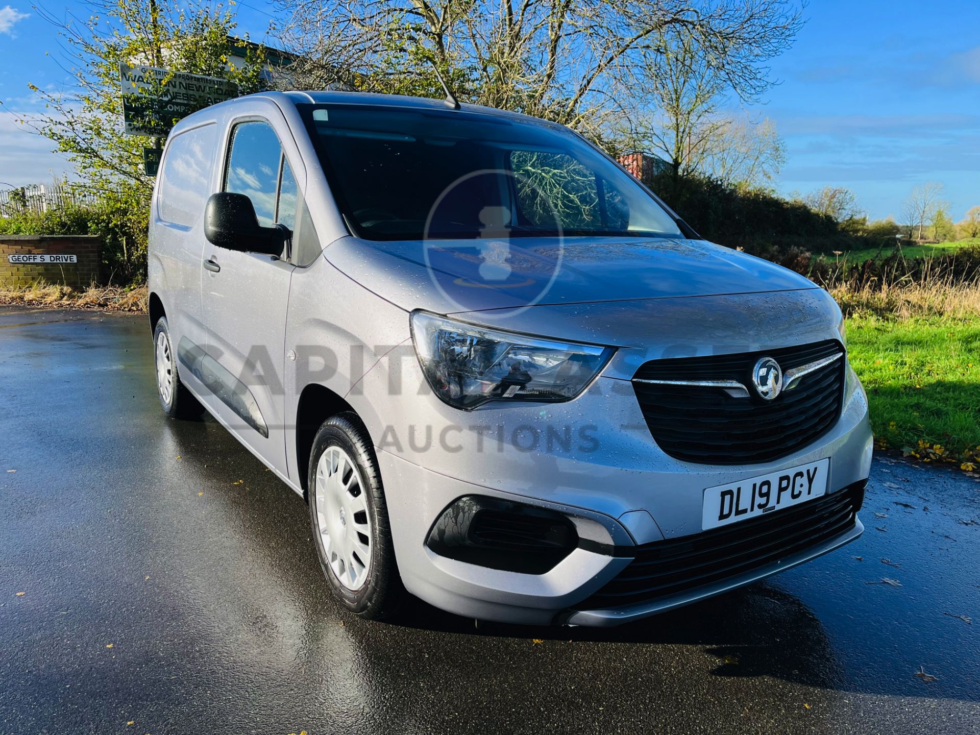 (ON SALE) VAUXHALL COMBO 2300 "SPORTIVE" 1 OWNER (19 REG - NEW SHAPE) EURO 6 - AIR CON - - Image 3 of 24