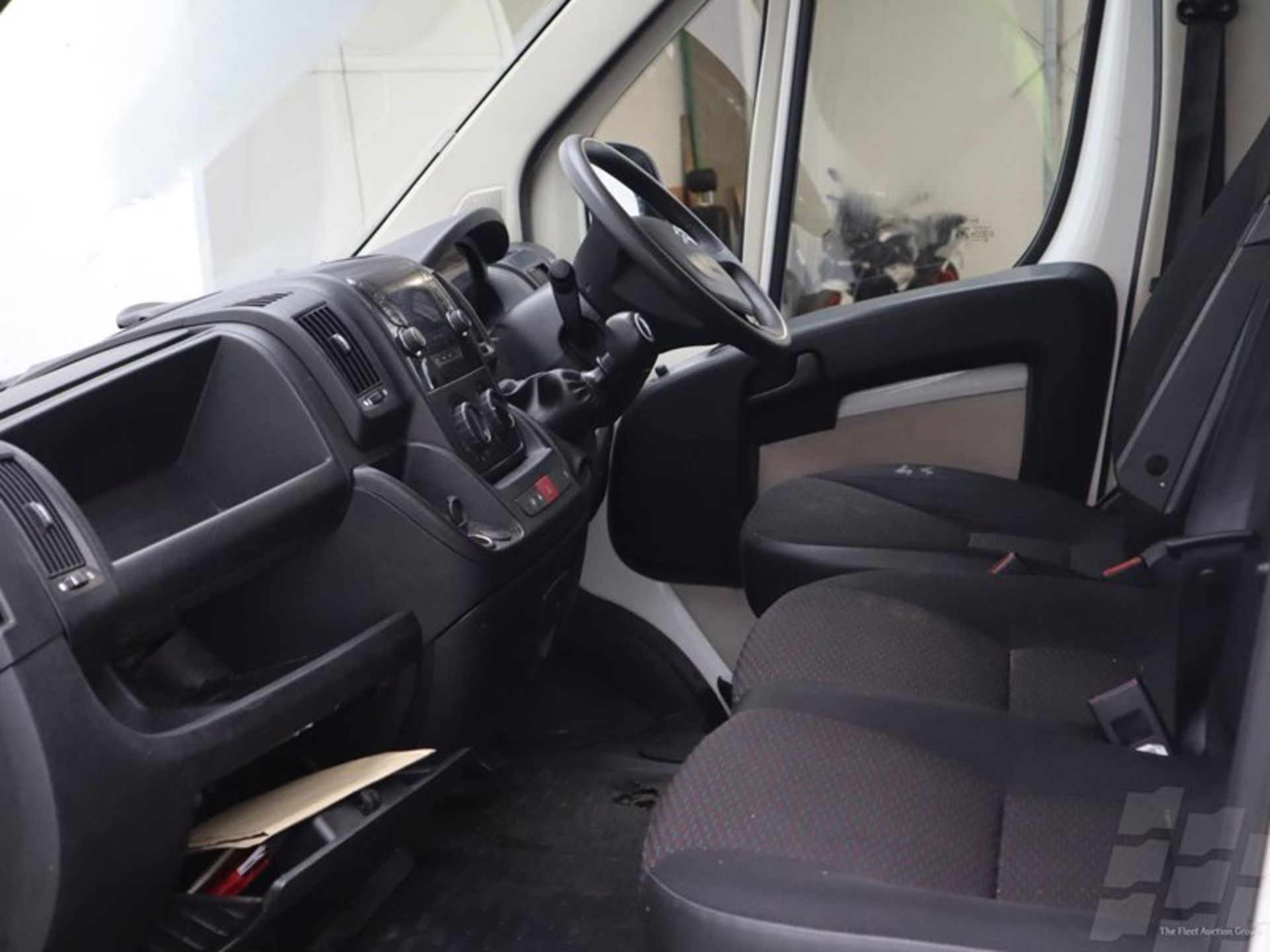 CITROEN RELAY 2.0HDI"160"LONG WHEEL BASE LUTON BOX VAN WITH ELECTRIC TAIL-LIFT -2020 MODEL -1 OWNER - Image 9 of 10