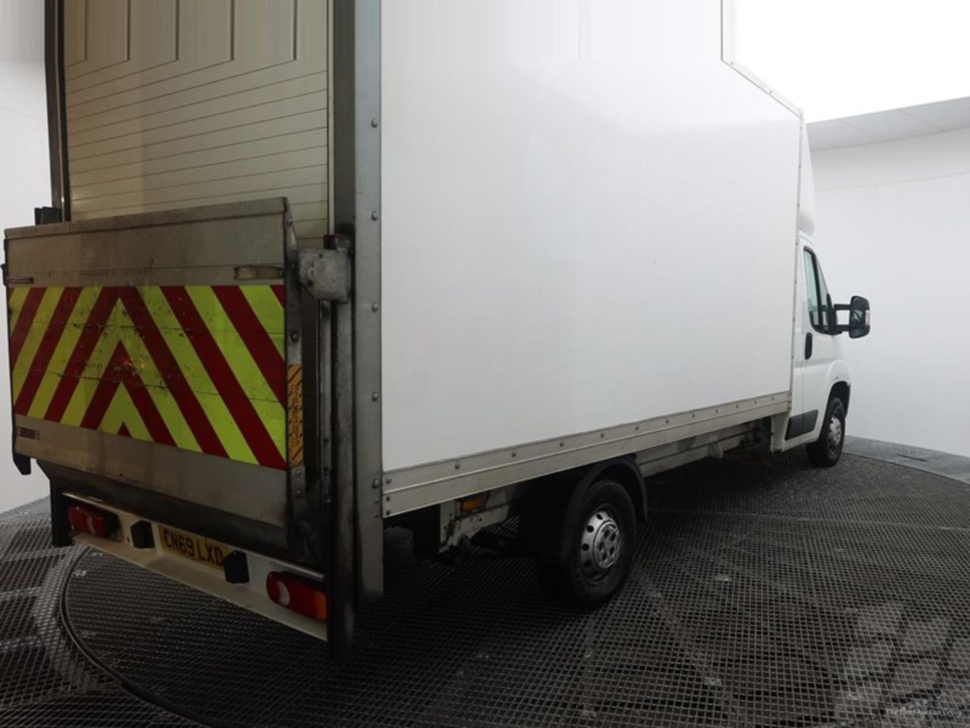 CITROEN RELAY 2.0HDI"160"LONG WHEEL BASE LUTON BOX VAN WITH ELECTRIC TAIL-LIFT -2020 MODEL -1 OWNER - Image 5 of 10