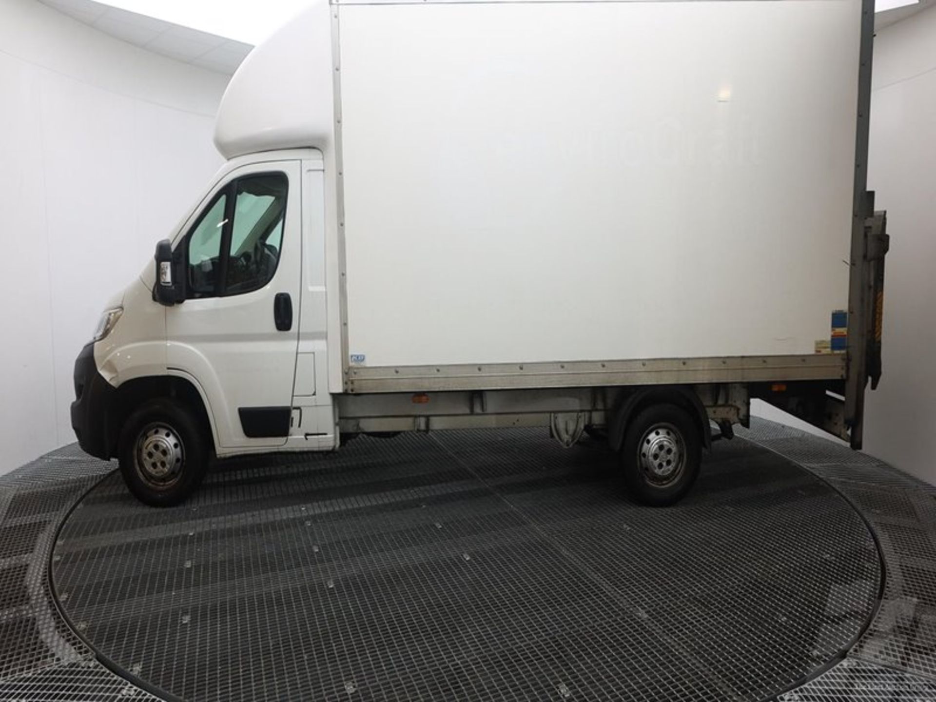 CITROEN RELAY 2.0HDI"160"LONG WHEEL BASE LUTON BOX VAN WITH ELECTRIC TAIL-LIFT -2020 MODEL -1 OWNER - Image 7 of 10