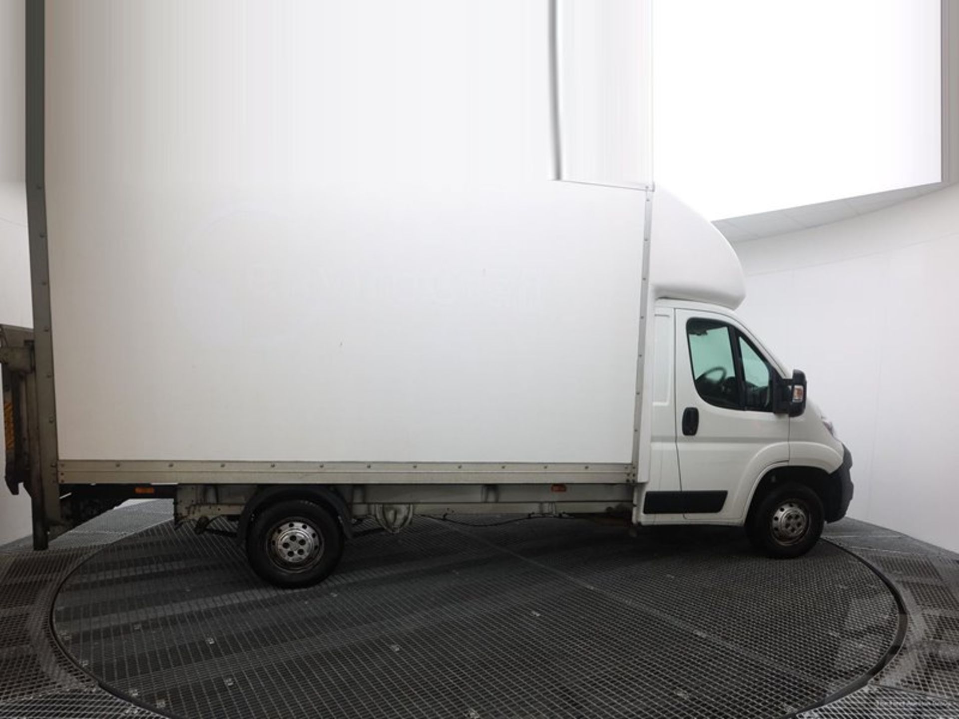 CITROEN RELAY 2.0HDI"160"LONG WHEEL BASE LUTON BOX VAN WITH ELECTRIC TAIL-LIFT -2020 MODEL -1 OWNER - Image 4 of 10