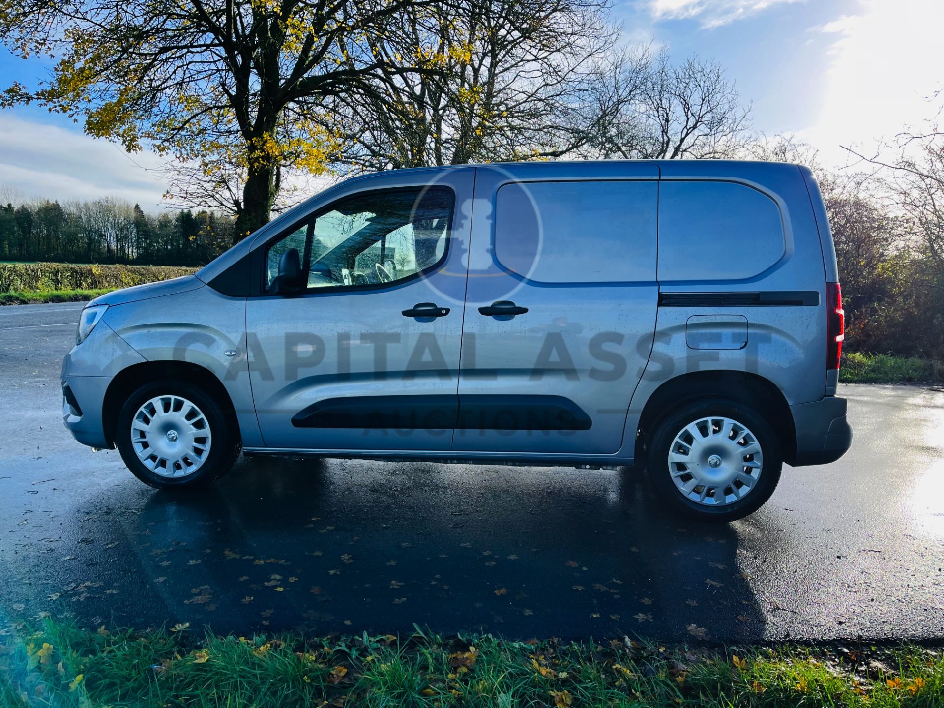 (ON SALE) VAUXHALL COMBO 2300 "SPORTIVE" 1 OWNER (19 REG - NEW SHAPE) EURO 6 - AIR CON - - Image 8 of 24