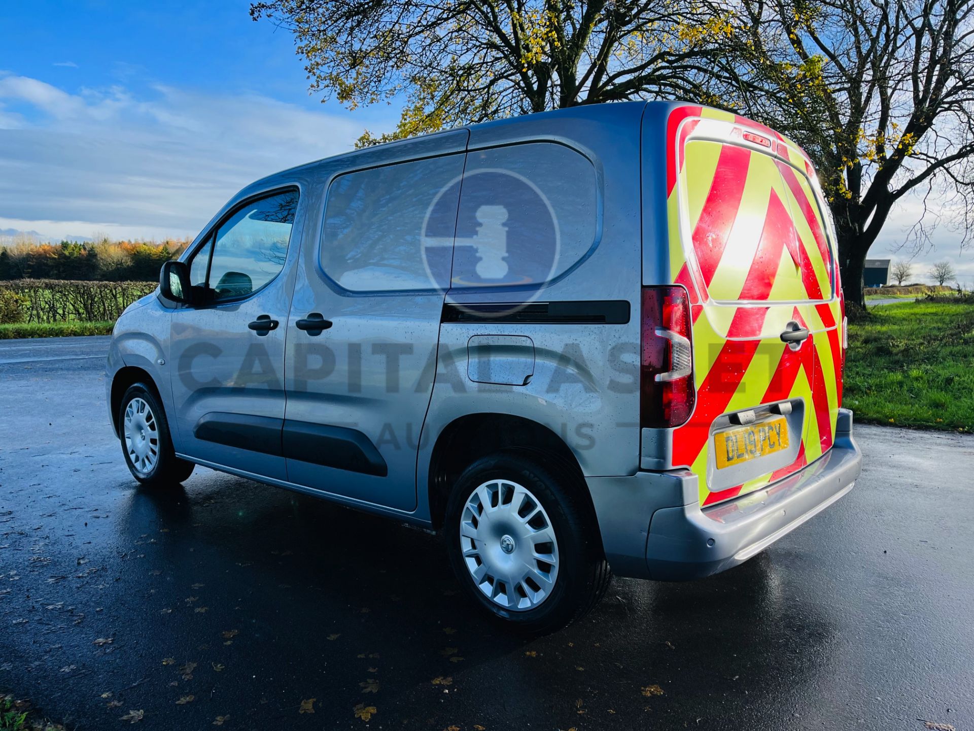 (ON SALE) VAUXHALL COMBO 2300 "SPORTIVE" 1 OWNER (19 REG - NEW SHAPE) EURO 6 - AIR CON - - Image 9 of 24