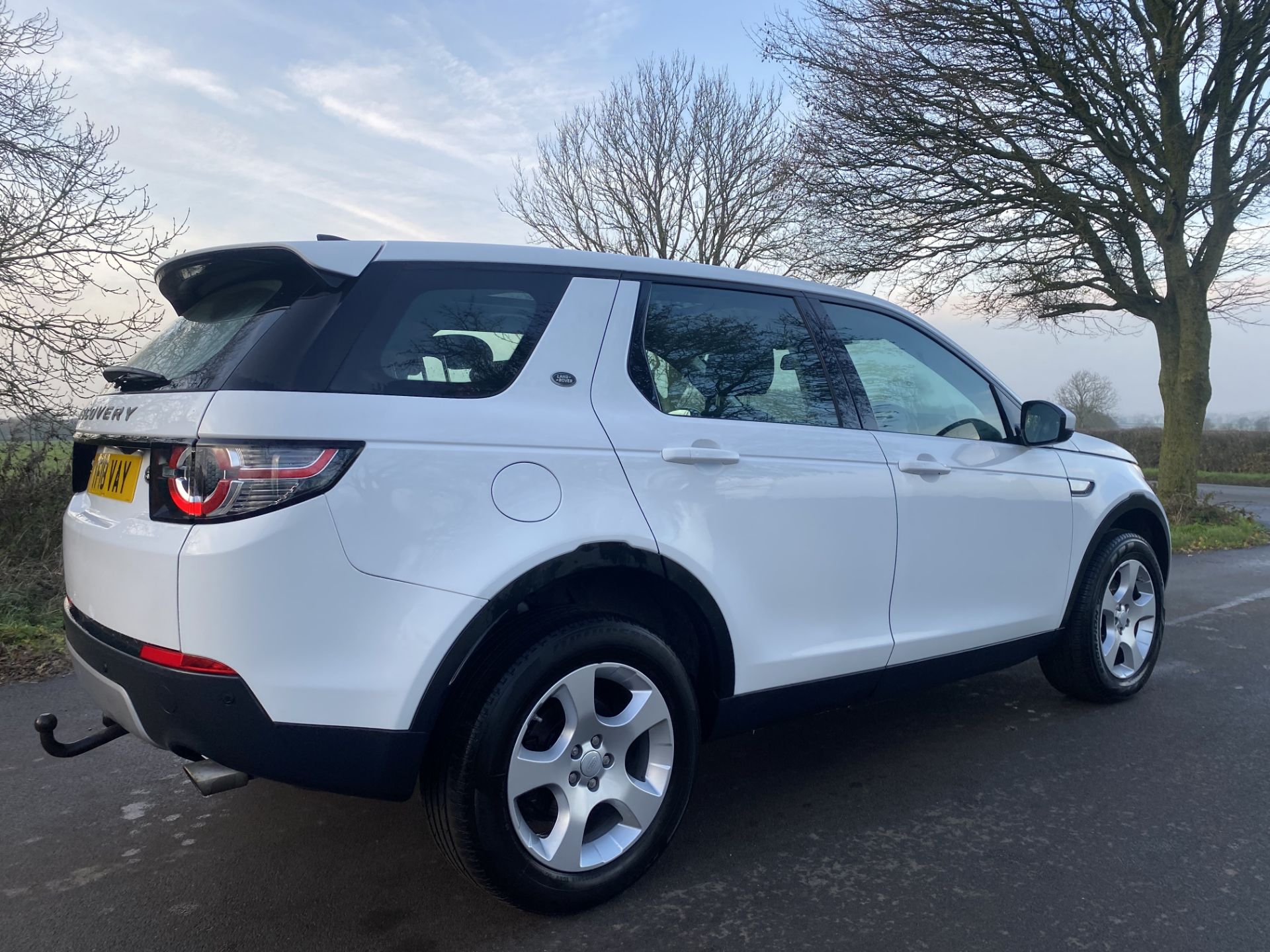 (ON SALE) LANDROVER DISCOVERY SPORT "HSE" 18 REG - 1 OWNER - LEATHER PANORAMIC ROOF - FULLY LOADED - - Image 9 of 37