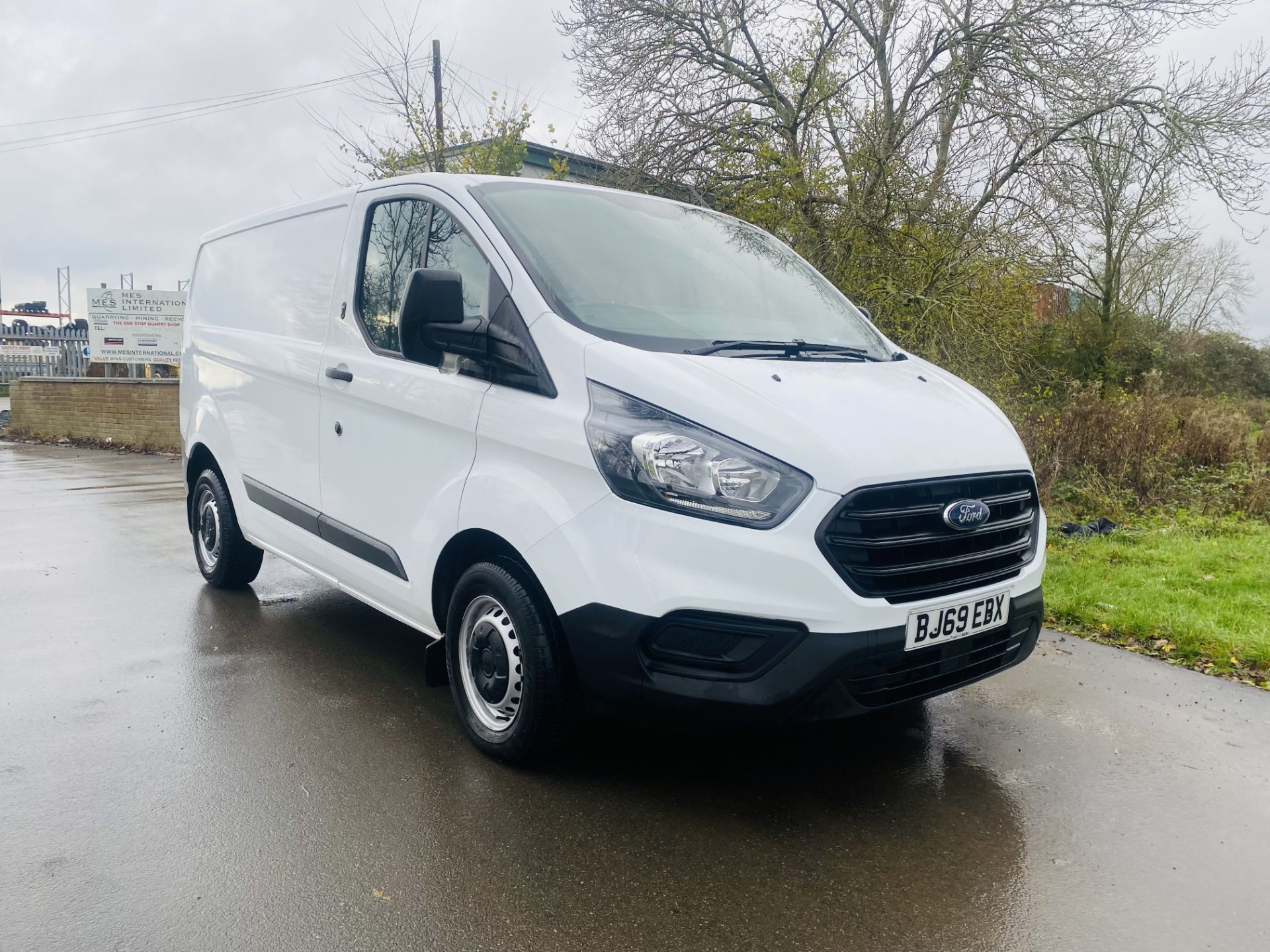 FORD TRANSIT CUSTOM 300 2.0TDCI (2020 MODEL) 1 OWNER - AIR CONDITIONING - EURO 6 - FSH - LOOK - Image 2 of 24