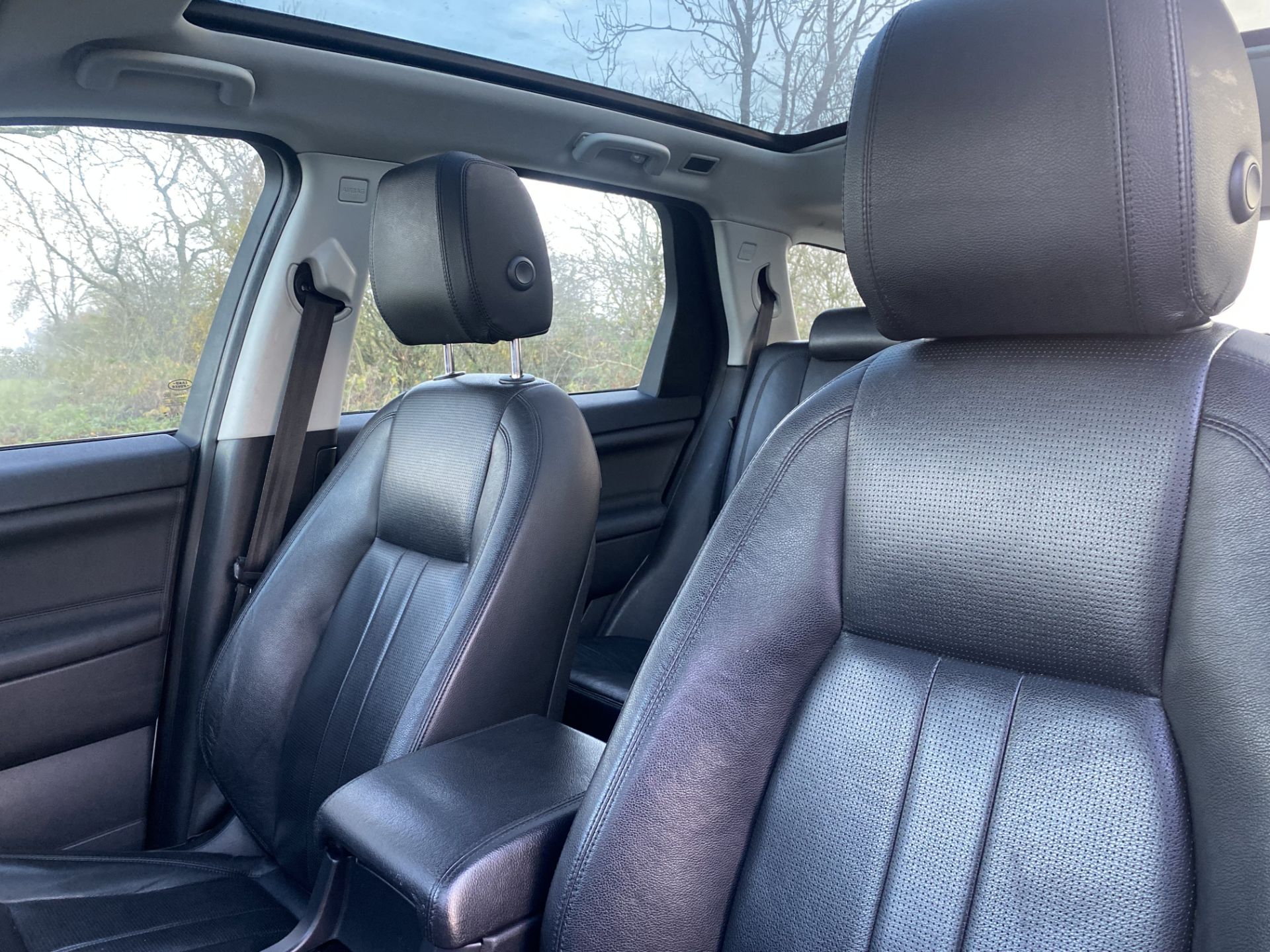 (ON SALE) LANDROVER DISCOVERY SPORT "HSE" 18 REG - 1 OWNER - LEATHER PANORAMIC ROOF - FULLY LOADED - - Image 22 of 37