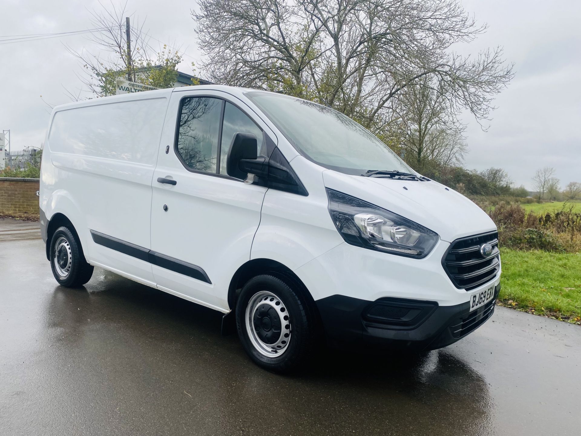 FORD TRANSIT CUSTOM 300 2.0TDCI (2020 MODEL) 1 OWNER - AIR CONDITIONING - EURO 6 - FSH - LOOK