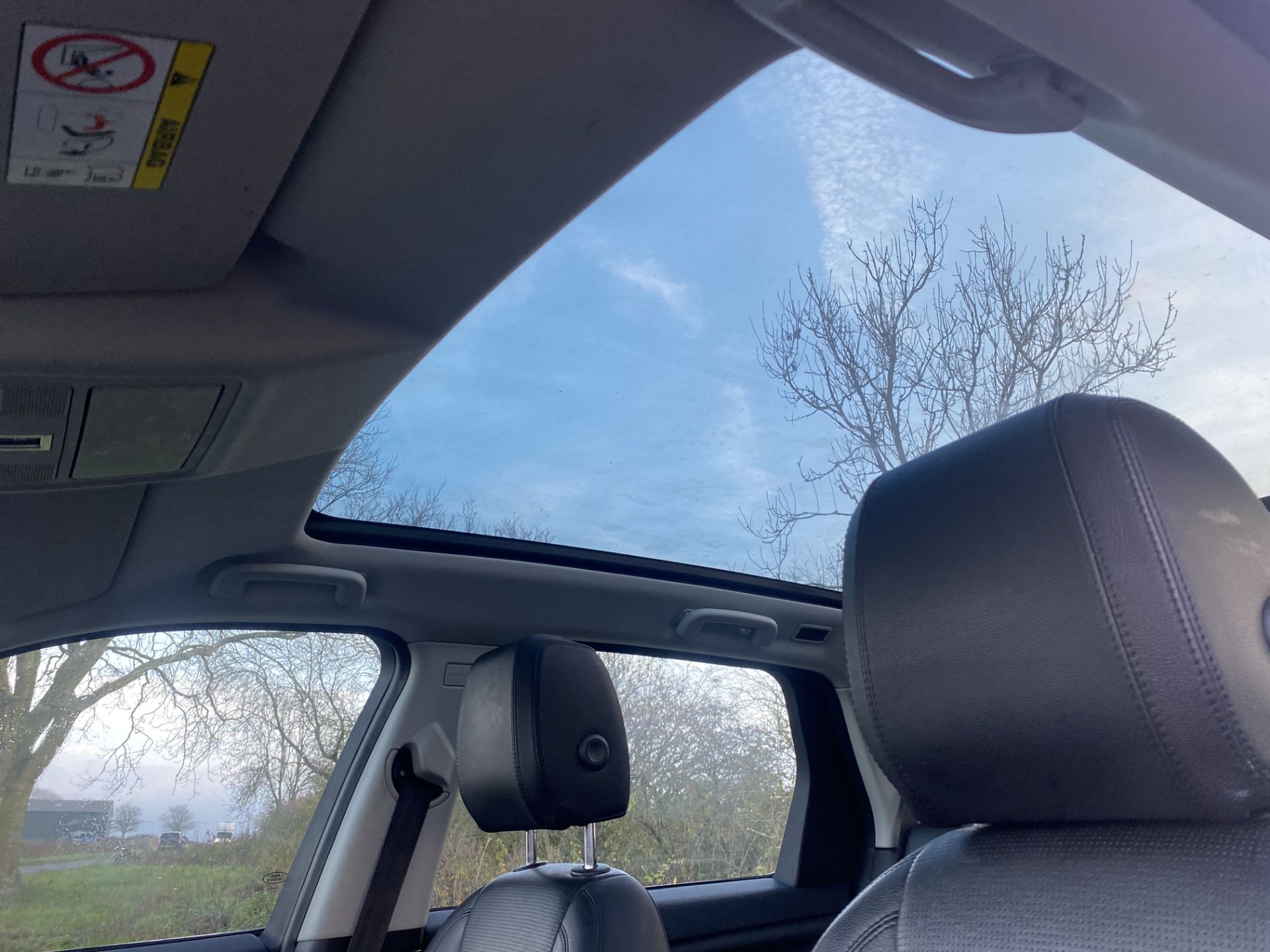 (ON SALE) LANDROVER DISCOVERY SPORT "HSE" 18 REG - 1 OWNER - LEATHER PANORAMIC ROOF - FULLY LOADED - - Image 23 of 37