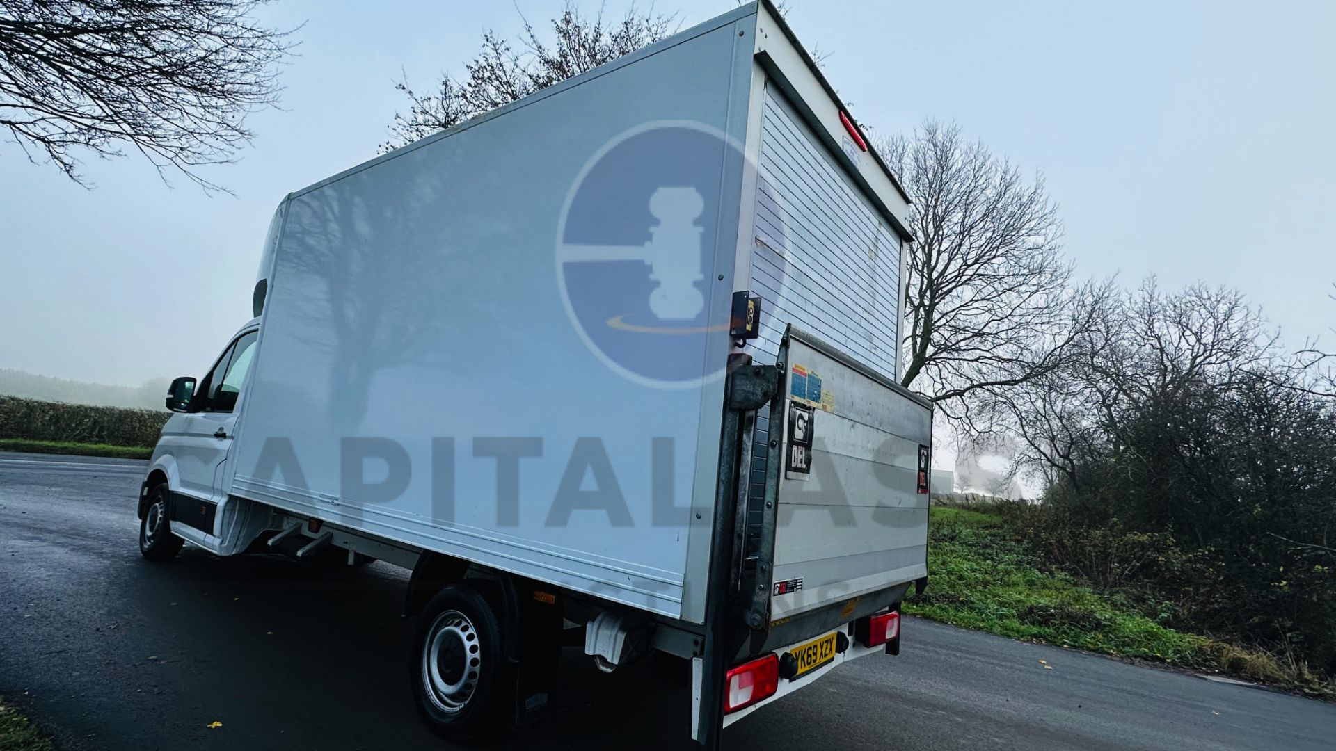 VOLKSWAGEN CRAFTER CR35 *LWB - LUTON / BOX VAN* (2020-EURO 6) 2.0 TDI - 6 SPEED *TAIL-LIFT* (3500KG) - Image 10 of 40