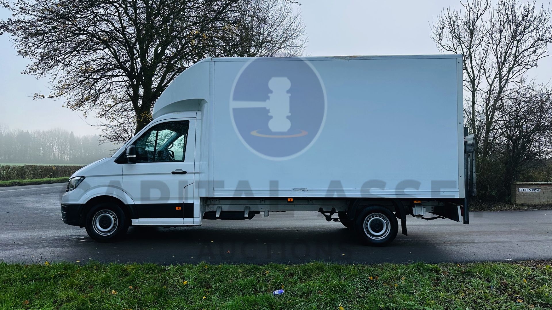 VOLKSWAGEN CRAFTER CR35 *LWB - LUTON / BOX VAN* (2020-EURO 6) 2.0 TDI - 6 SPEED *TAIL-LIFT* (3500KG) - Image 8 of 40