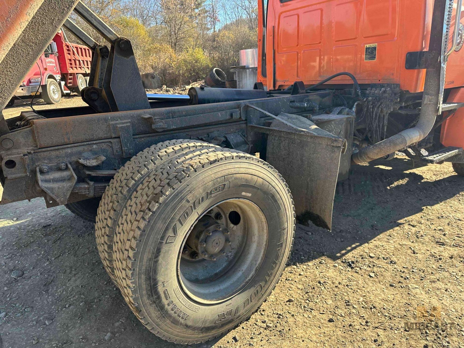 Sterling L7500 6 wheel dump truck - Image 27 of 32