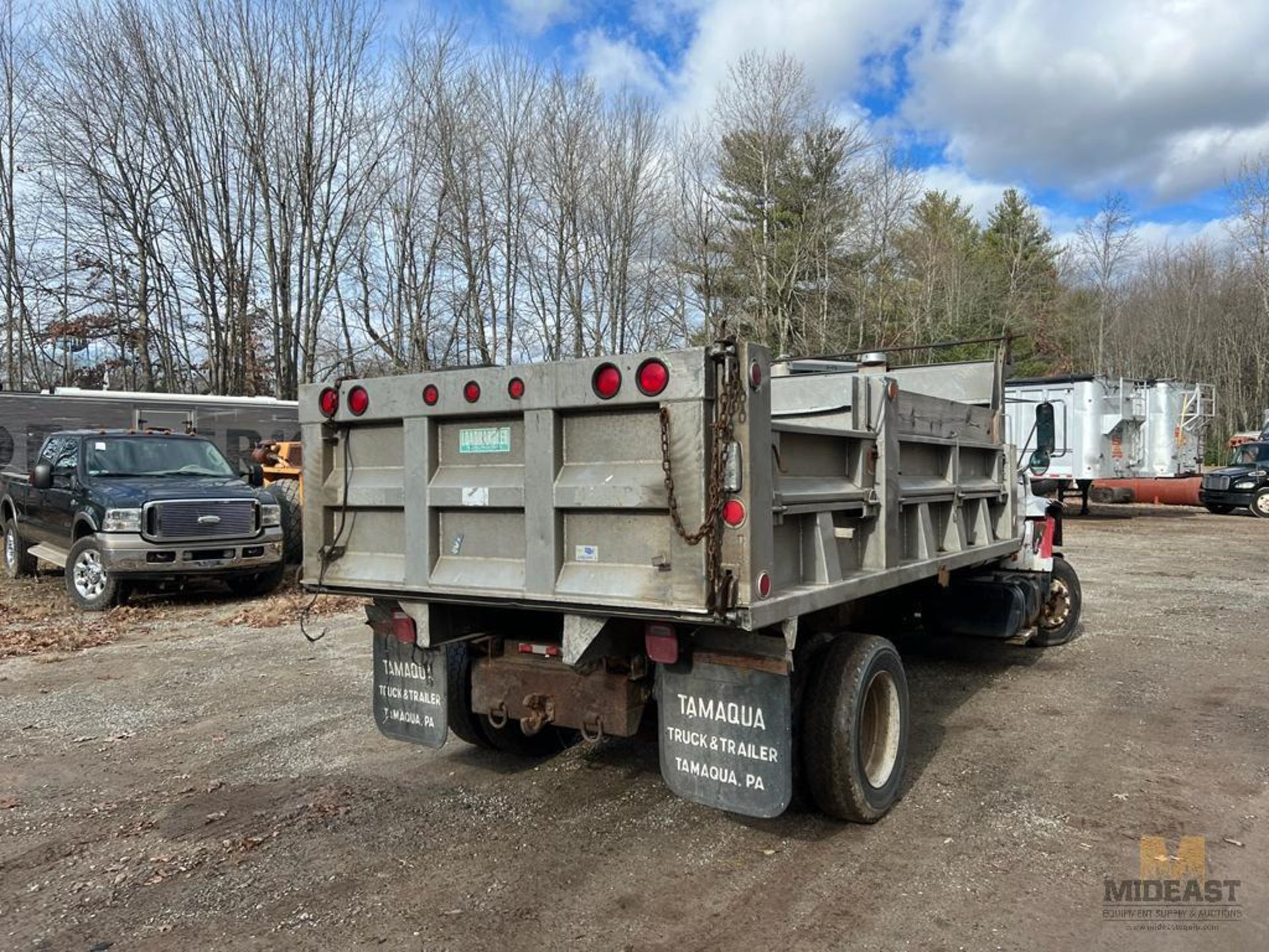 GMC 8500 Utility Truck - Image 7 of 25