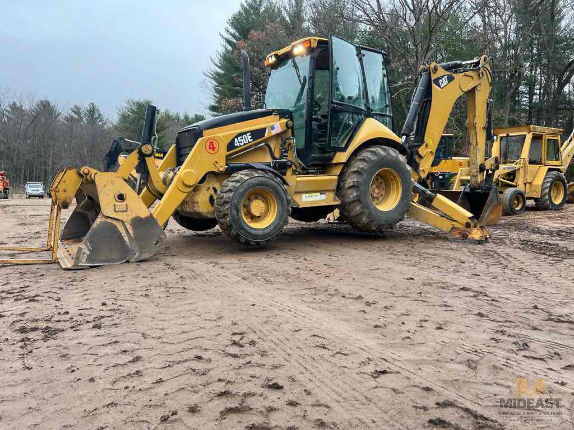 CAT 450 E Backhoe - Image 28 of 29