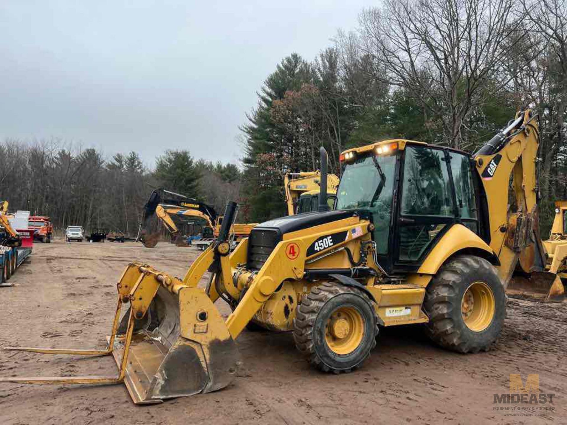 CAT 450 E Backhoe - Image 2 of 29