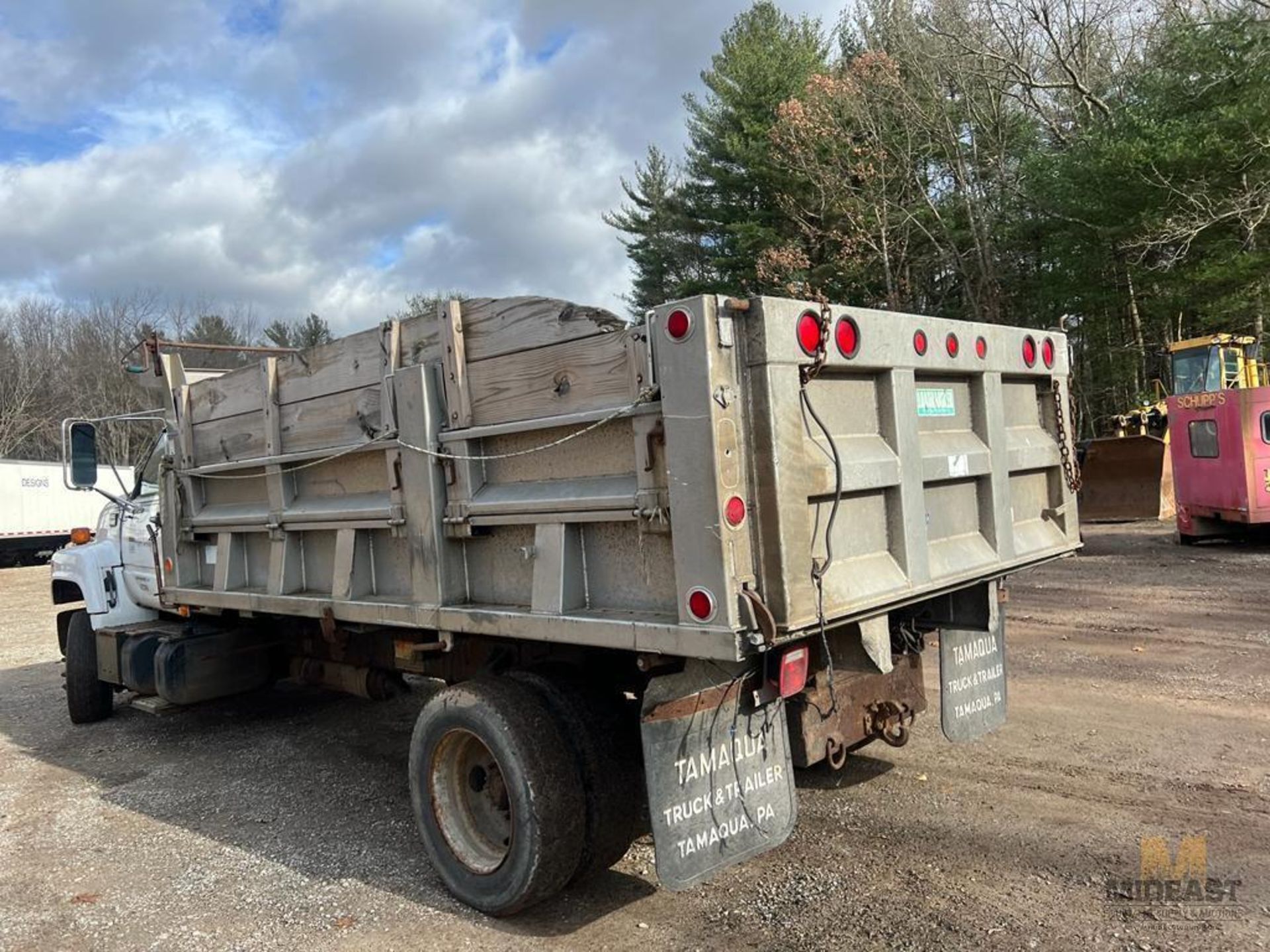 GMC 8500 Utility Truck - Image 5 of 25