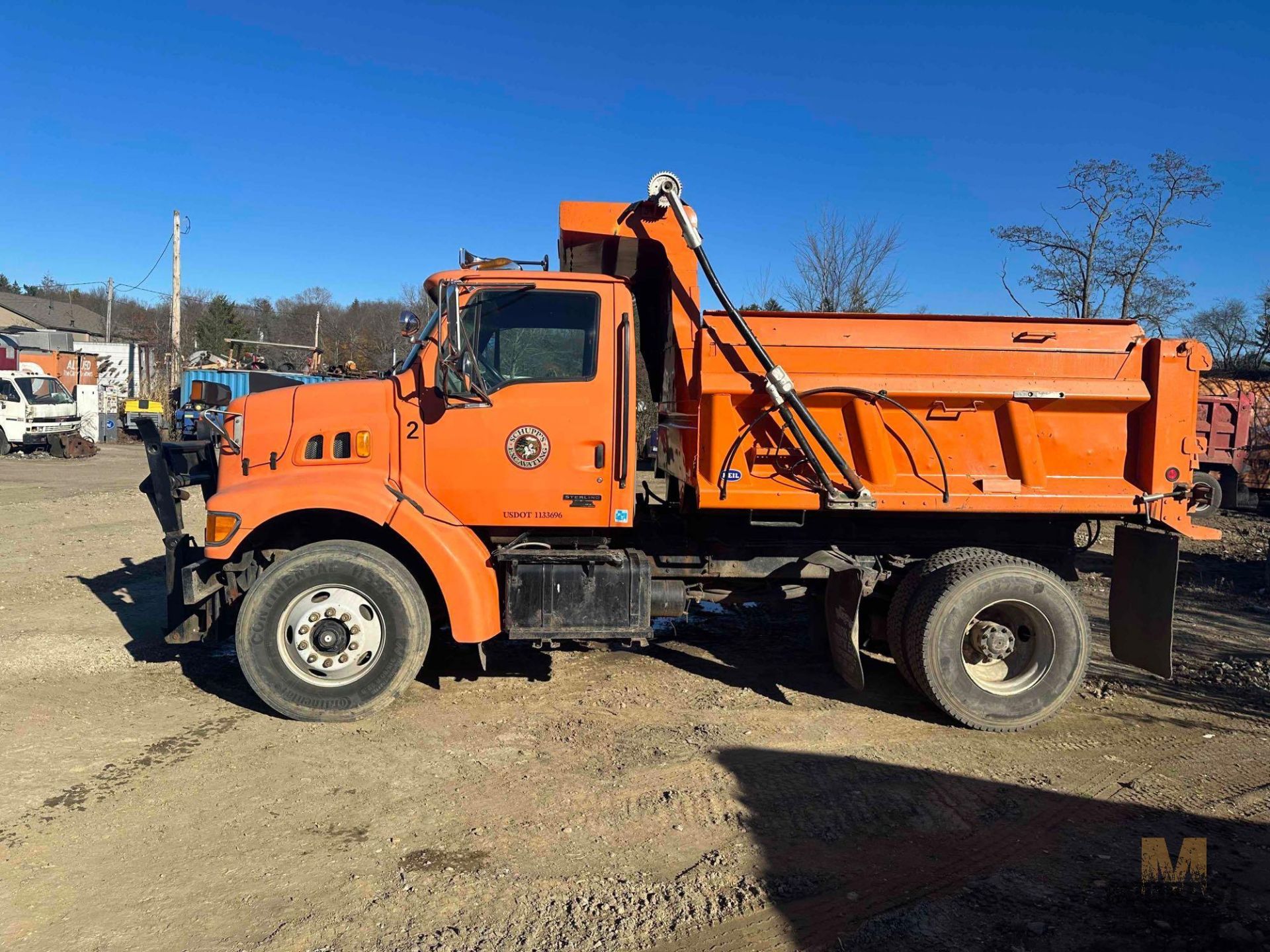Sterling L7500 6 wheel dump truck - Image 3 of 32