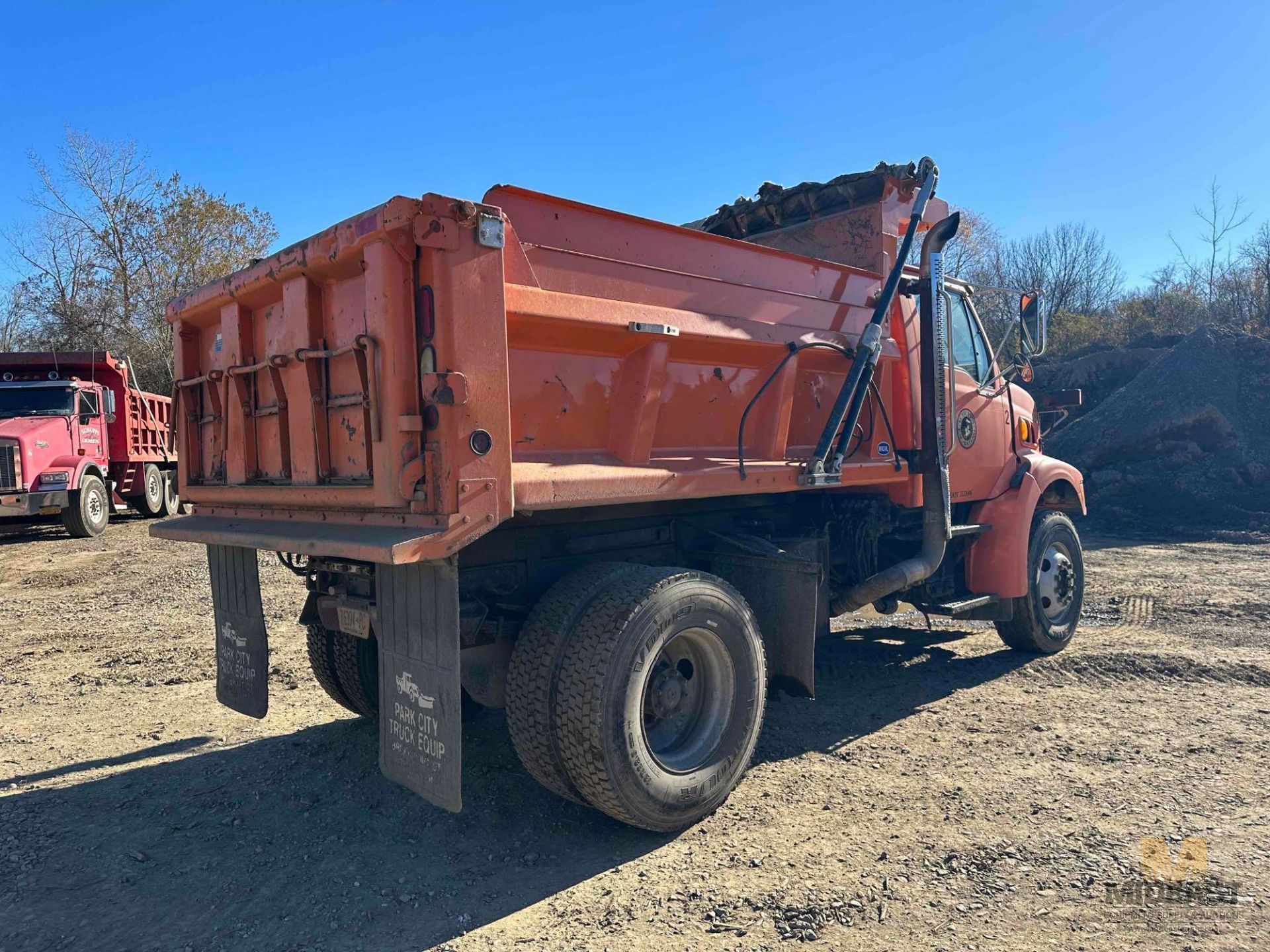 Sterling L7500 6 wheel dump truck - Image 10 of 32