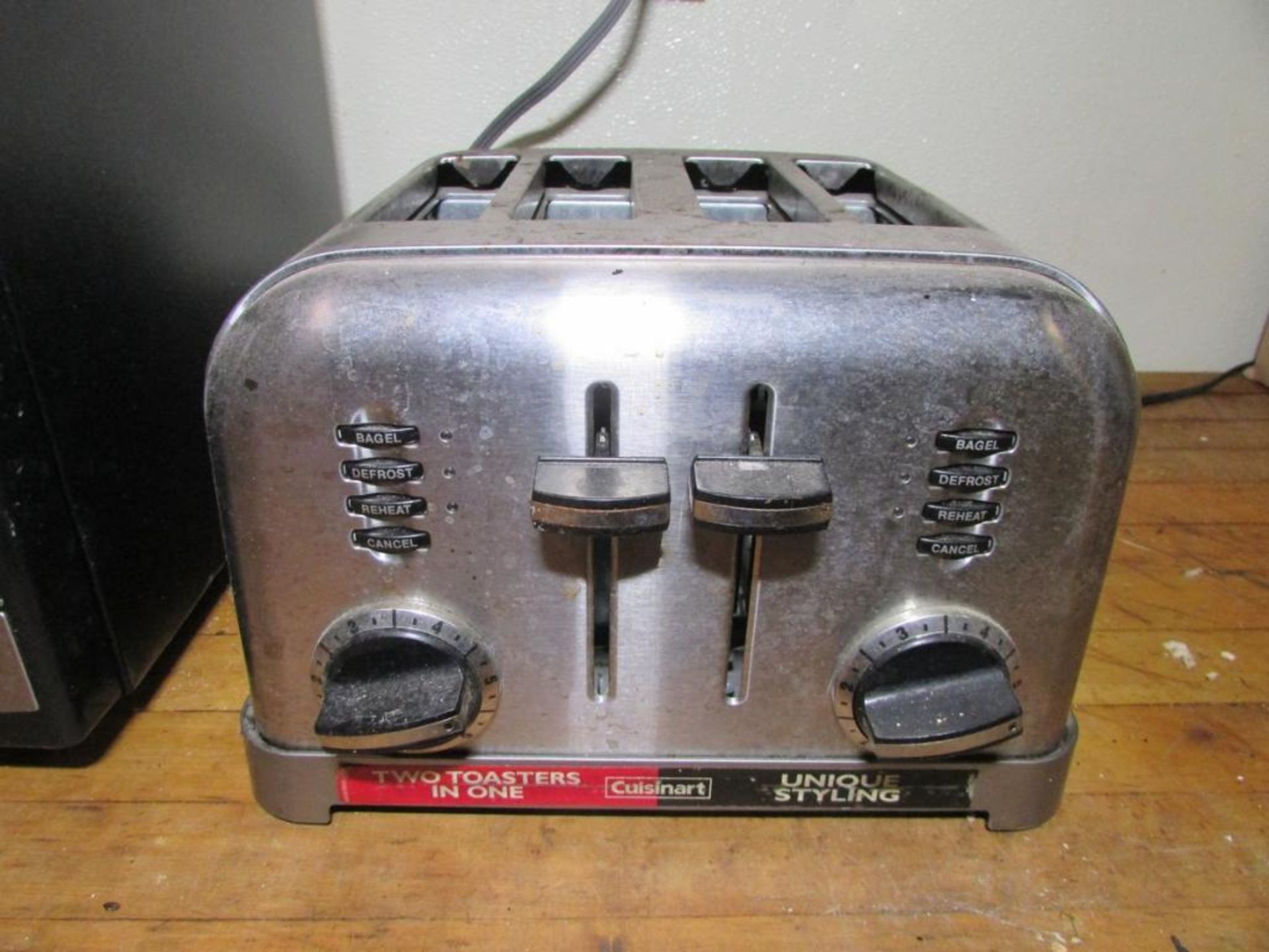 LOT: (3) Kitchen Appliances. Emerson MW8999SB 1300W Microwave, Cuisinart RBT-360SA 4-Slice Toaster, - Image 2 of 5