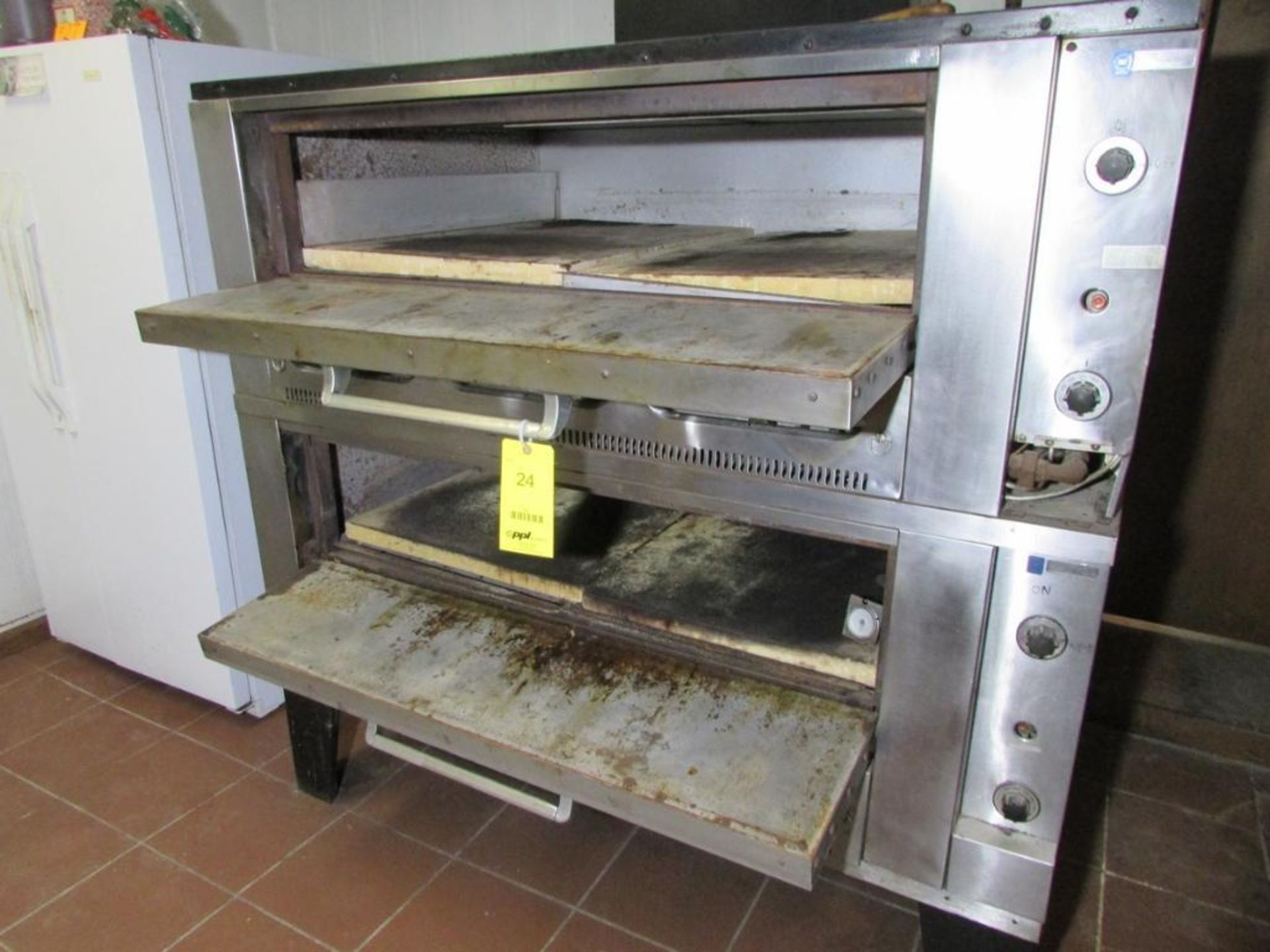 Garland Double Deck Natural Gas Convection Pizza Oven. 48"x13" Doors, Approx 48"x36"x9" Oven Chamber - Image 3 of 11