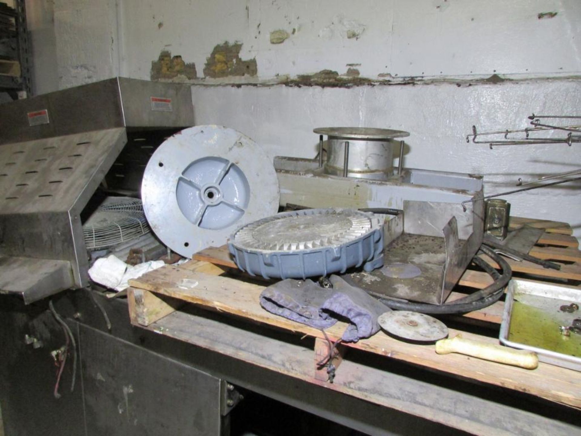 AM Mk32 Pizza Press, 32"x32" Pizza Dies, 10'x32" Conveyor (Parts Machine) - Image 3 of 6