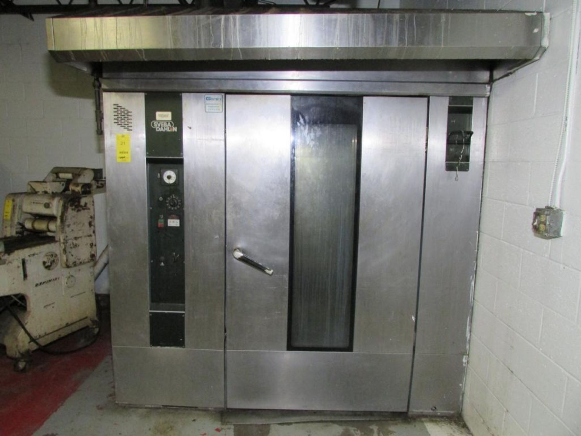 Sveba-Dahlen AB V42LN Natural Gas Industrial Double Rack Oven. 44"x74" Door, 56"x42"x75" Oven Chambe - Image 2 of 9