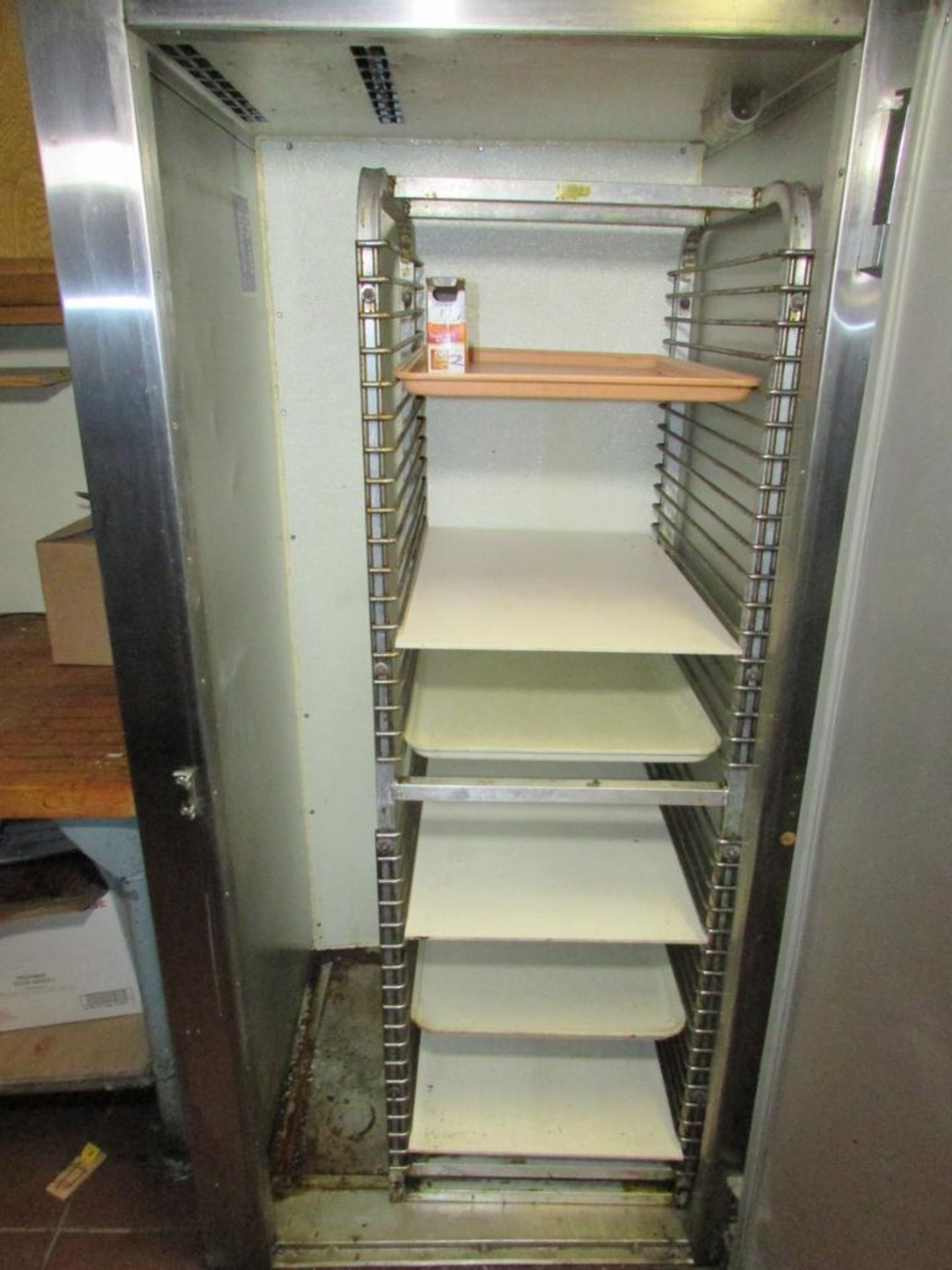 Traulsen & Co. ARI 1-32 LPUT Commercial Refrigerator. Approx. 30"x28"68" Chamber, 115V 60Hz 1PH. S/N - Image 3 of 5