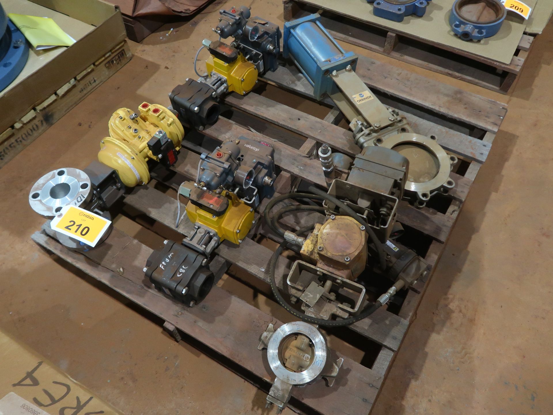 Lot of (5) pneumatic valves