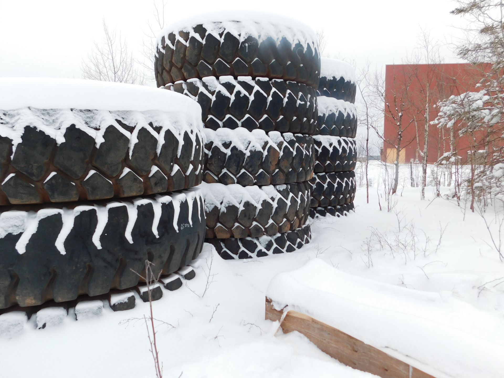 Truck tires for articulating rock truck - Image 3 of 5