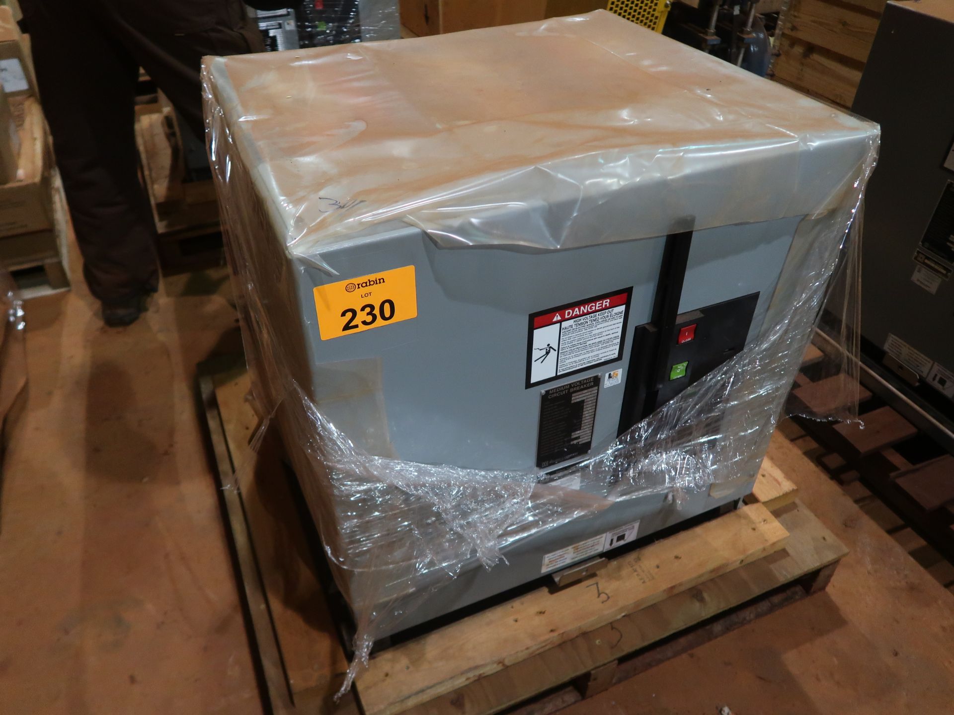 Square D VR 15 KVA medium voltage circuit breaker