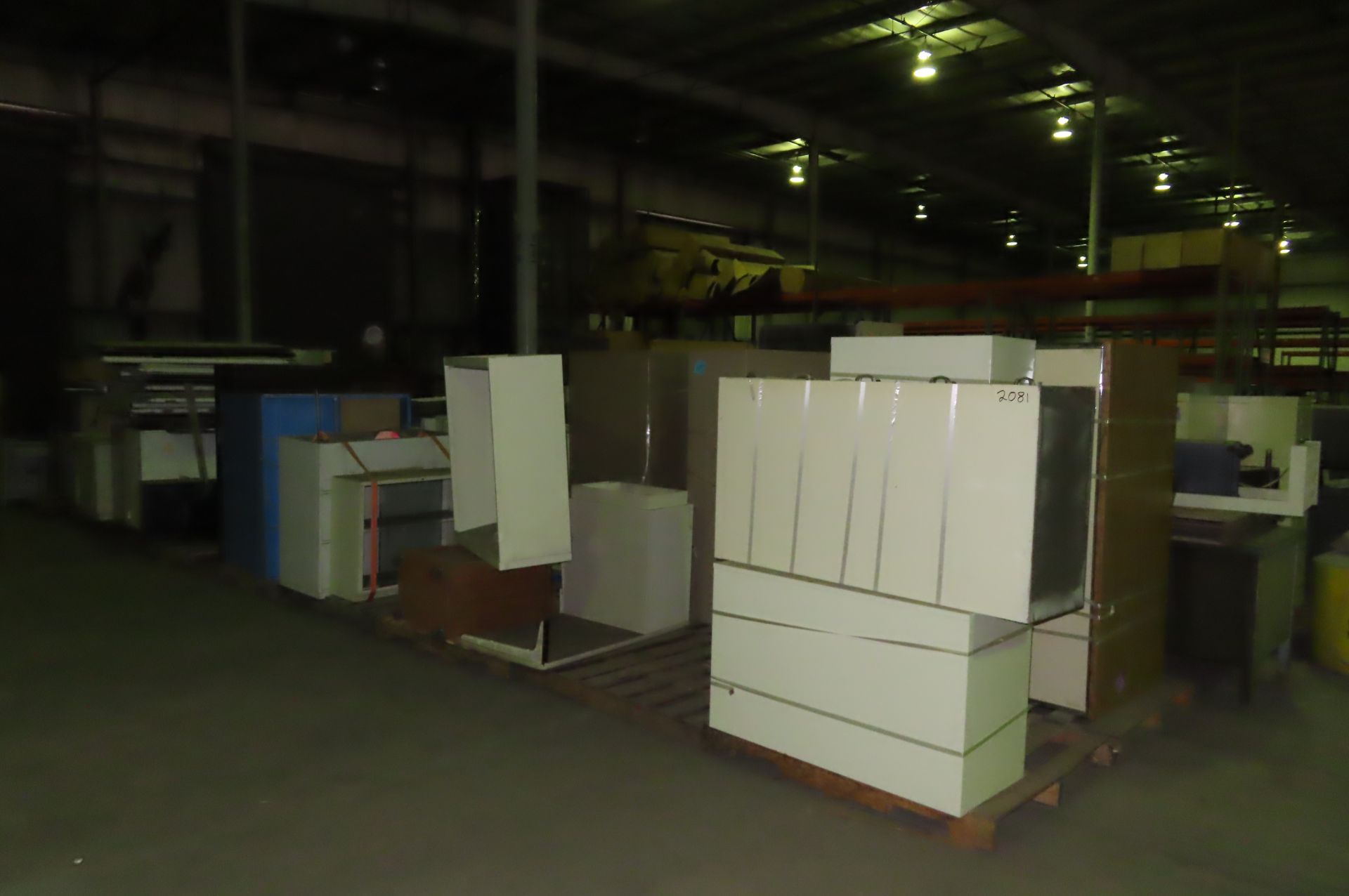 [LOT] Office furniture, desks, storage cabinet, print, cloth partition, copier [Area: Savage - Image 4 of 5