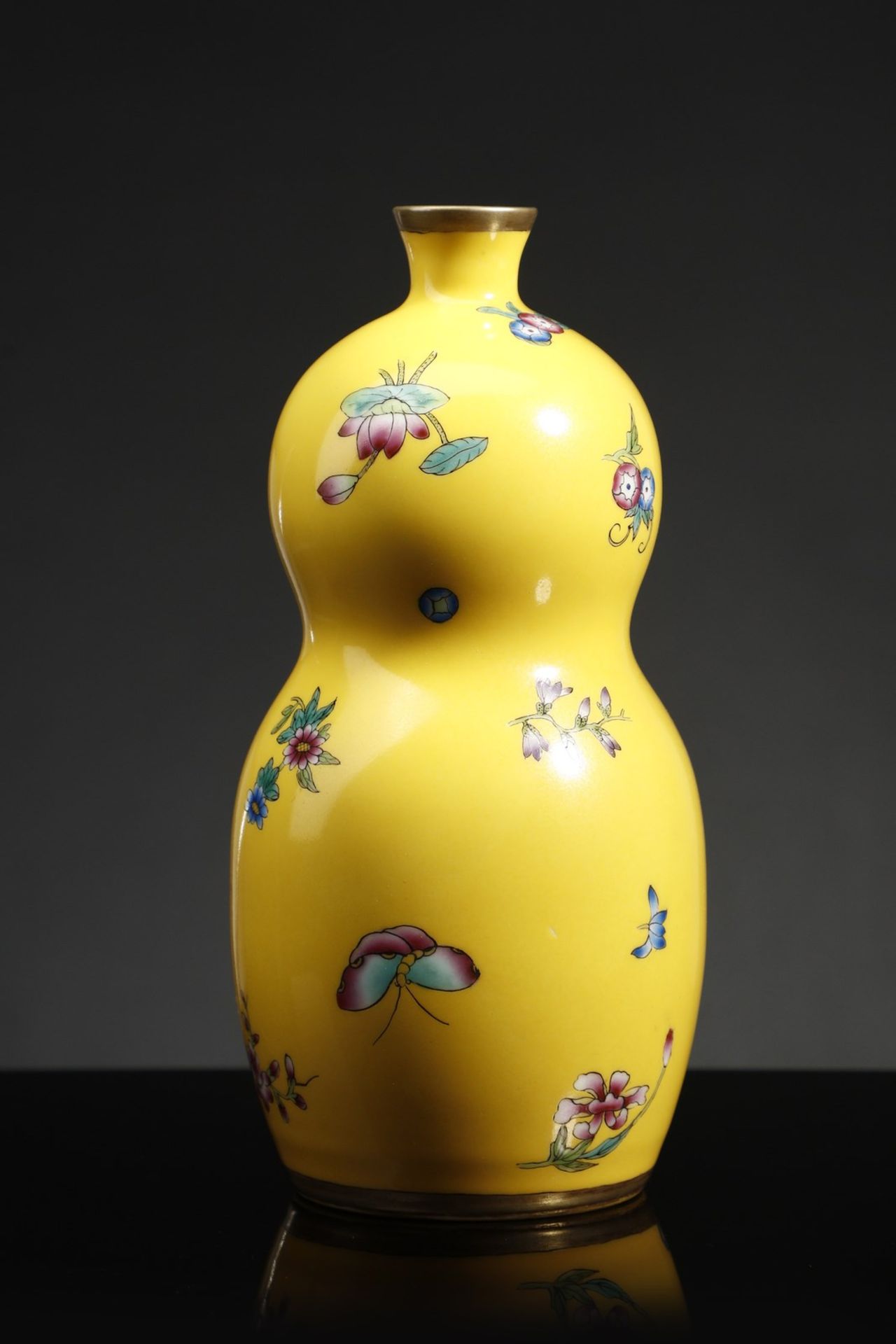 Arte Cinese  A yellow ground double pumpkin shaped porcelain vaseChina, 20th century . - Bild 2 aus 5