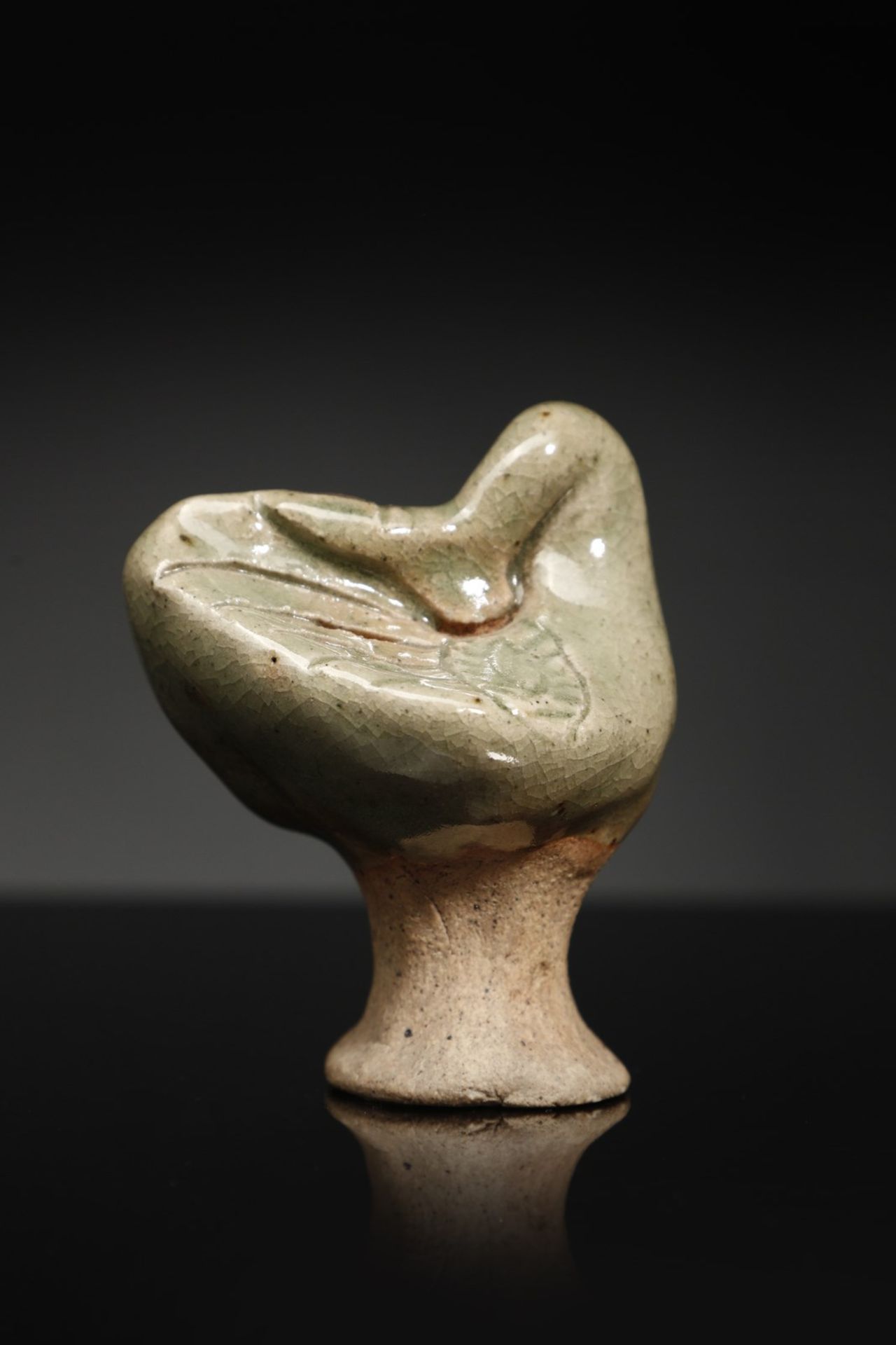 Arte Cinese  A small celadon pottery duck China, Song (960-1279). - Bild 2 aus 5