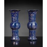 Arte Cinese A pair of powder blue ground gilt decorated Yenyen vases China, Qing dynasty, Kangxi ma