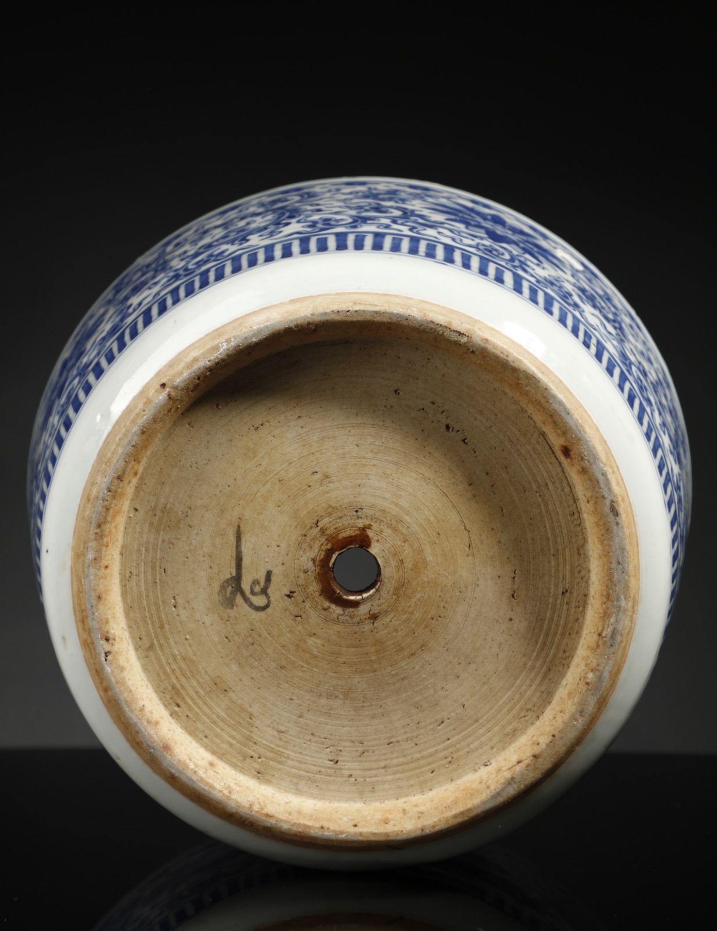 Arte Cinese  A blue and white porcelain cachepot China, Qing dynasty, 19th century . - Bild 5 aus 5